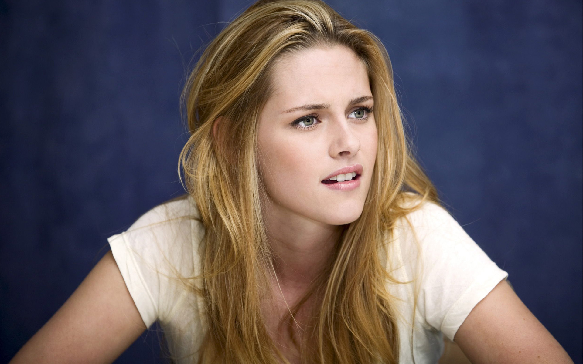 Blond Kristen Stewart Face Wallpapers