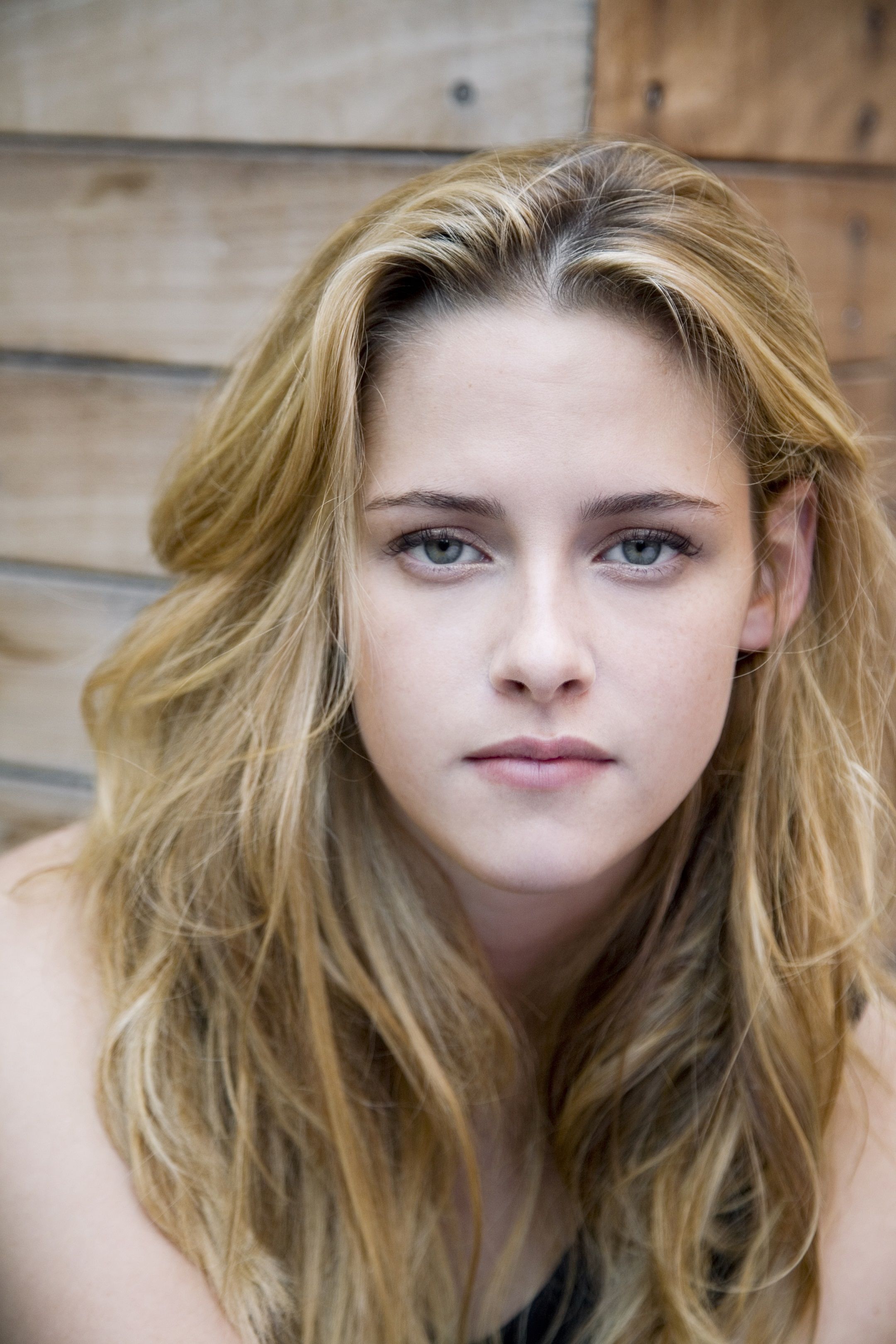 Blond Kristen Stewart Face Wallpapers