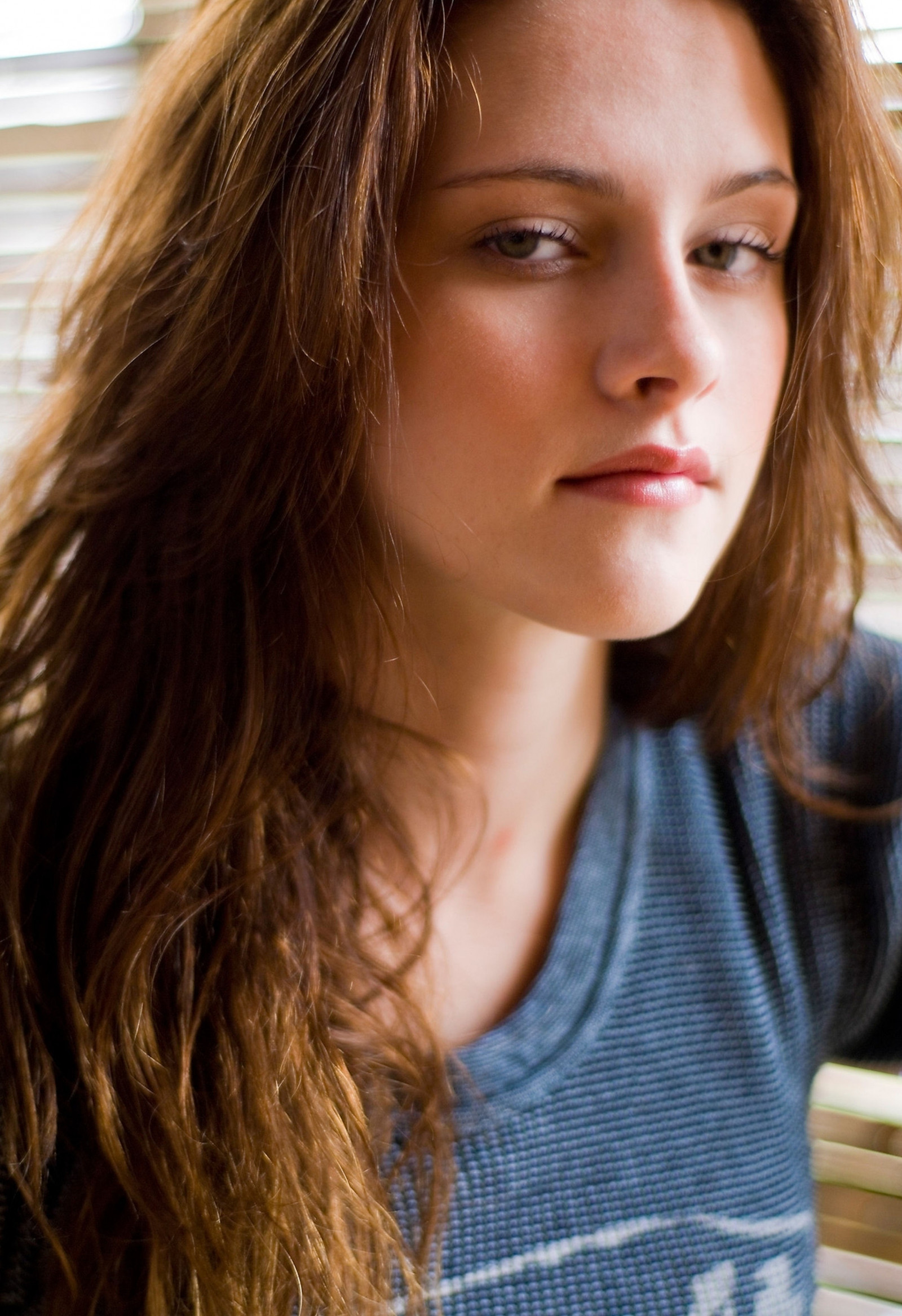 Blond Kristen Stewart Face Wallpapers