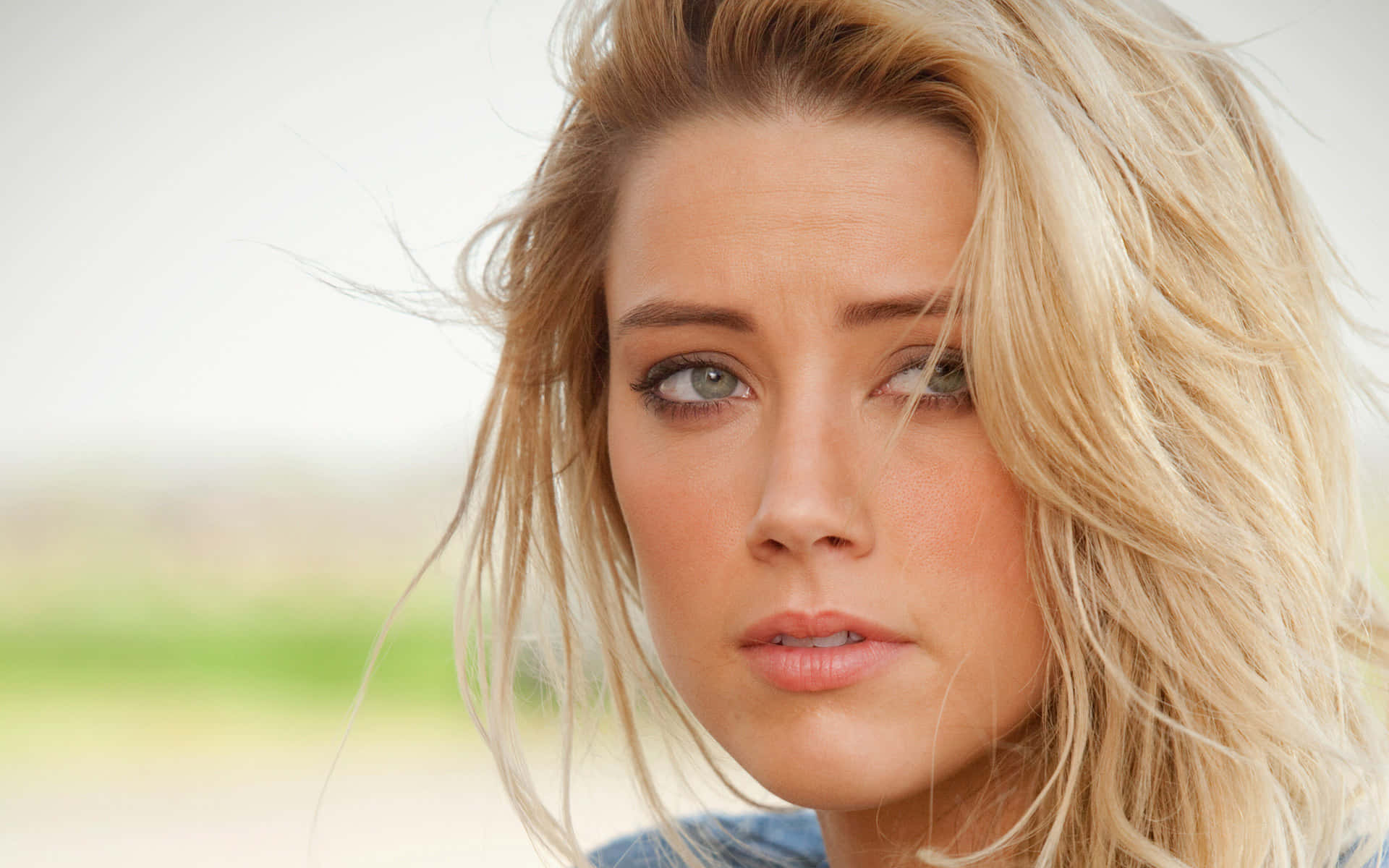 Blonde Actress Amber Heard Blue Eyes Wallpapers