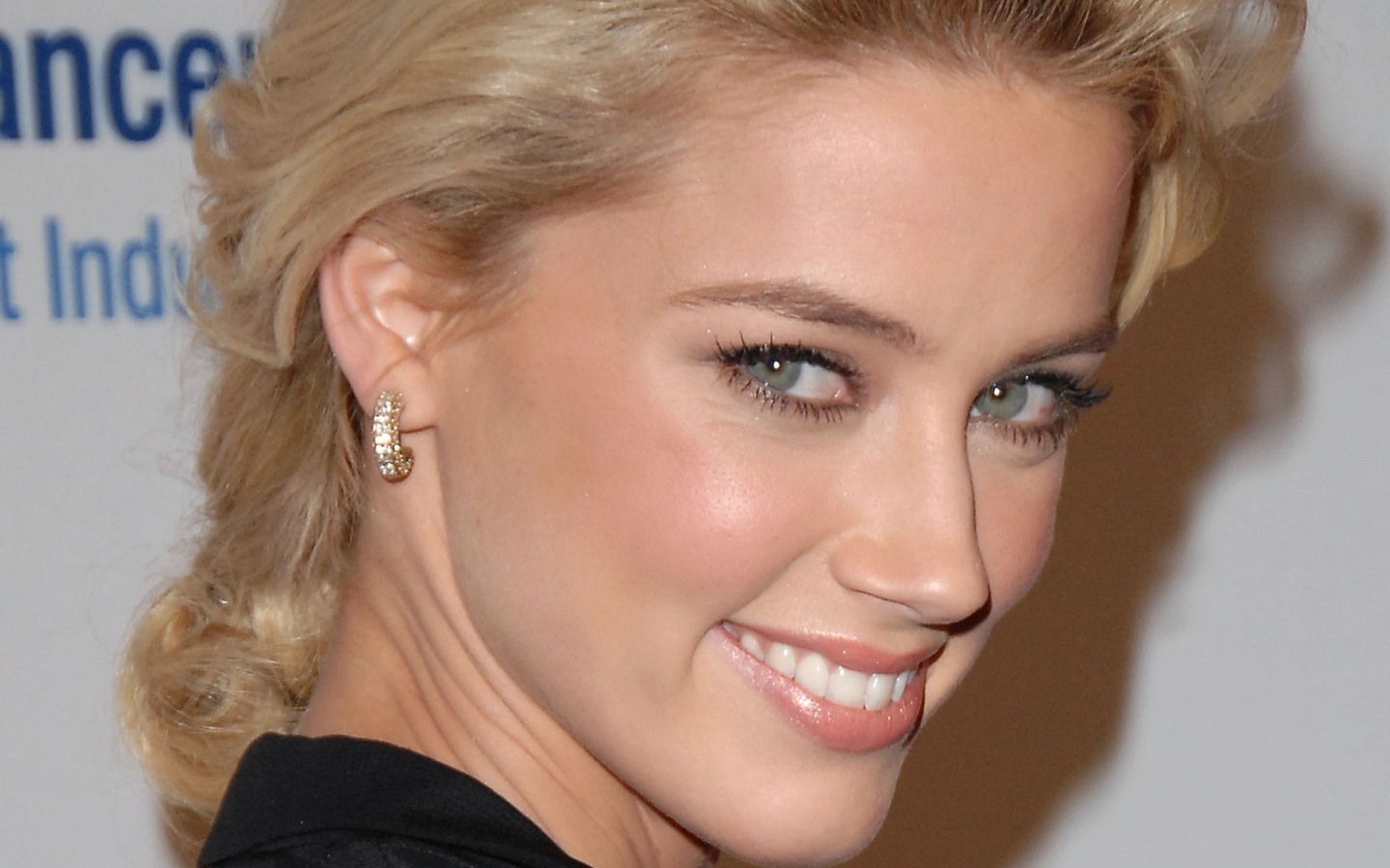 Blonde Amber Heard Blue Eyes Wallpapers