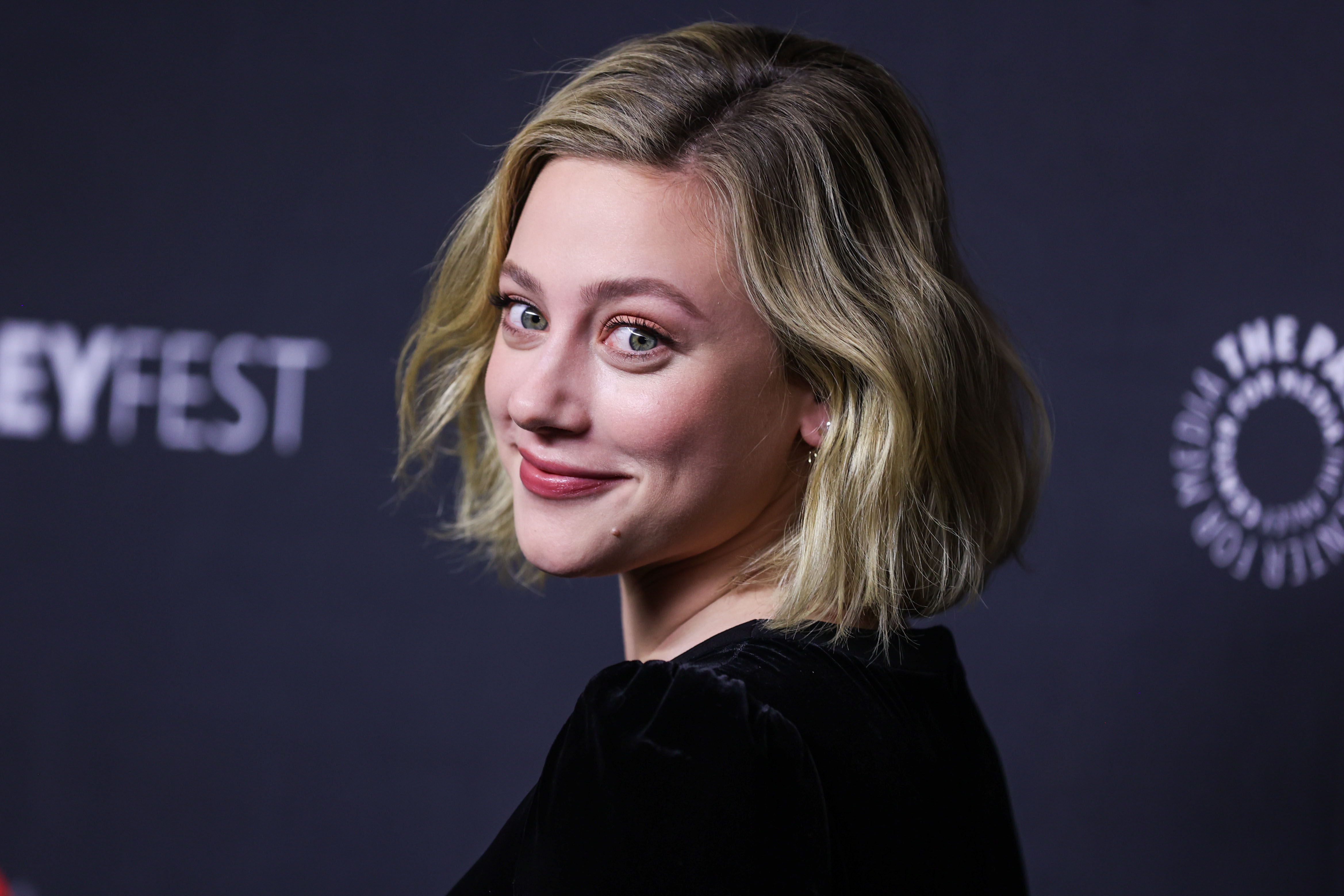 Blonde Lili Reinhart 2019 Wallpapers