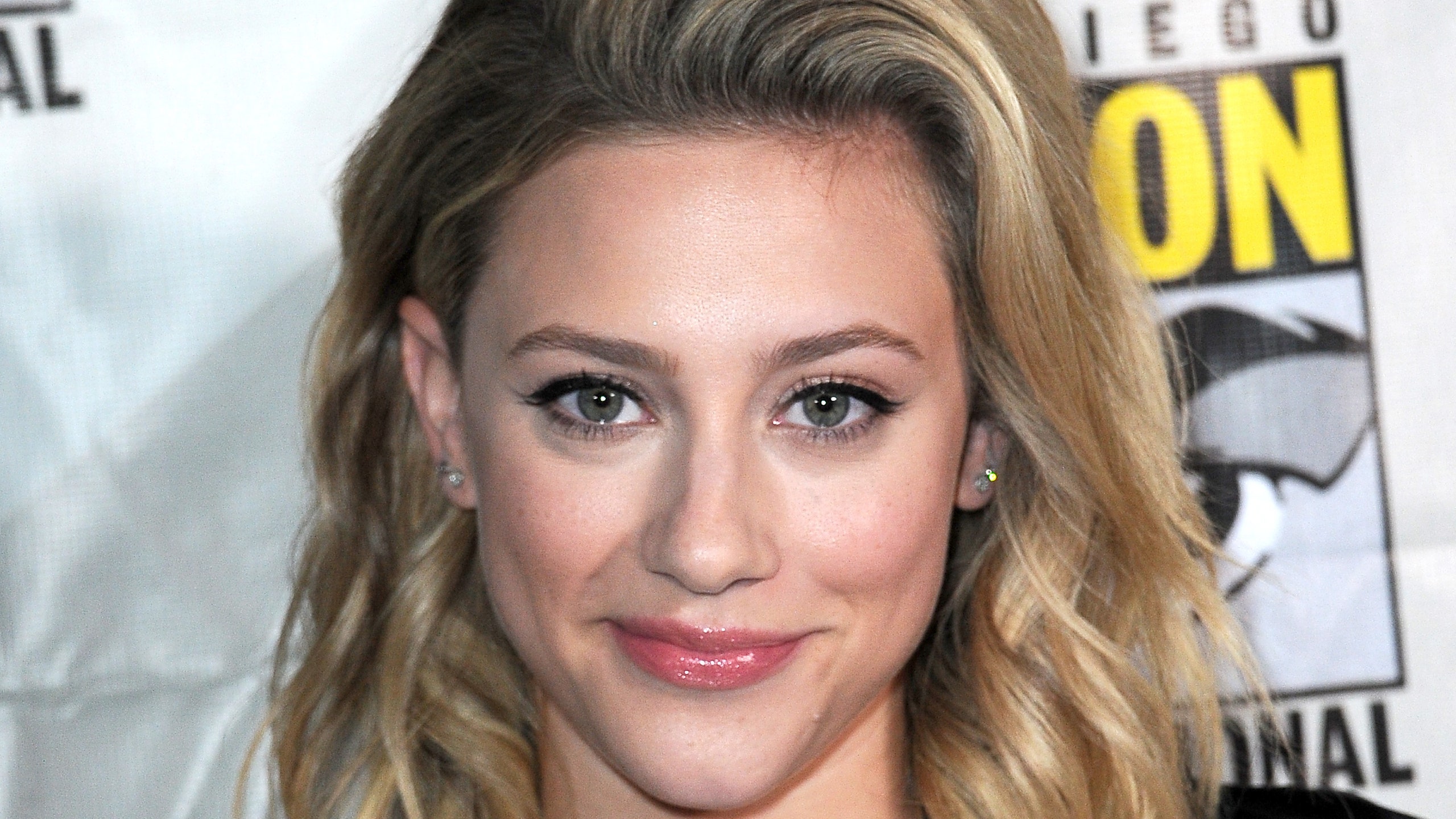 Blonde Lili Reinhart 2019 Wallpapers