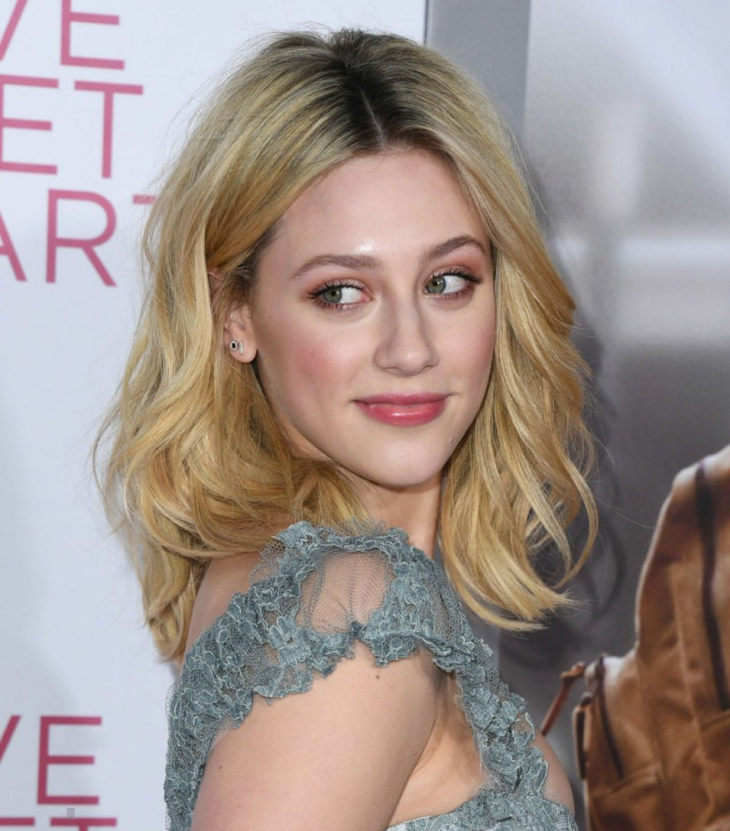 Blonde Lili Reinhart 2019 Wallpapers