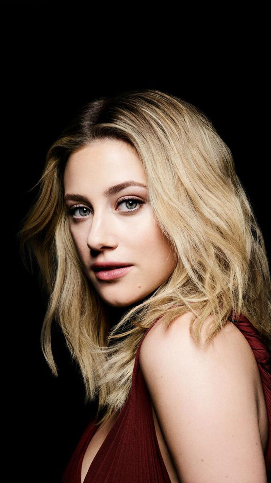 Blonde Lili Reinhart Wallpapers