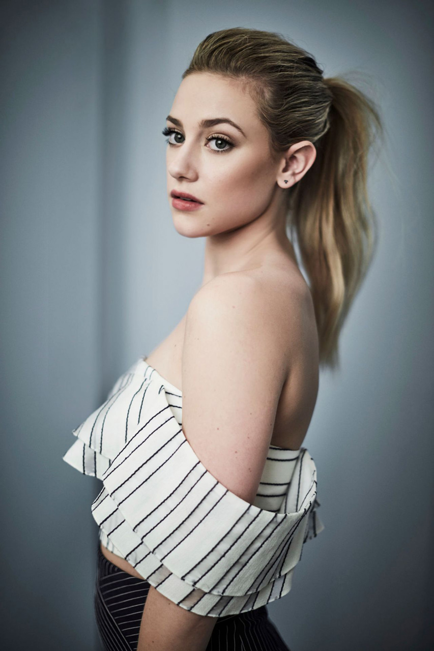 Blonde Lili Reinhart Wallpapers