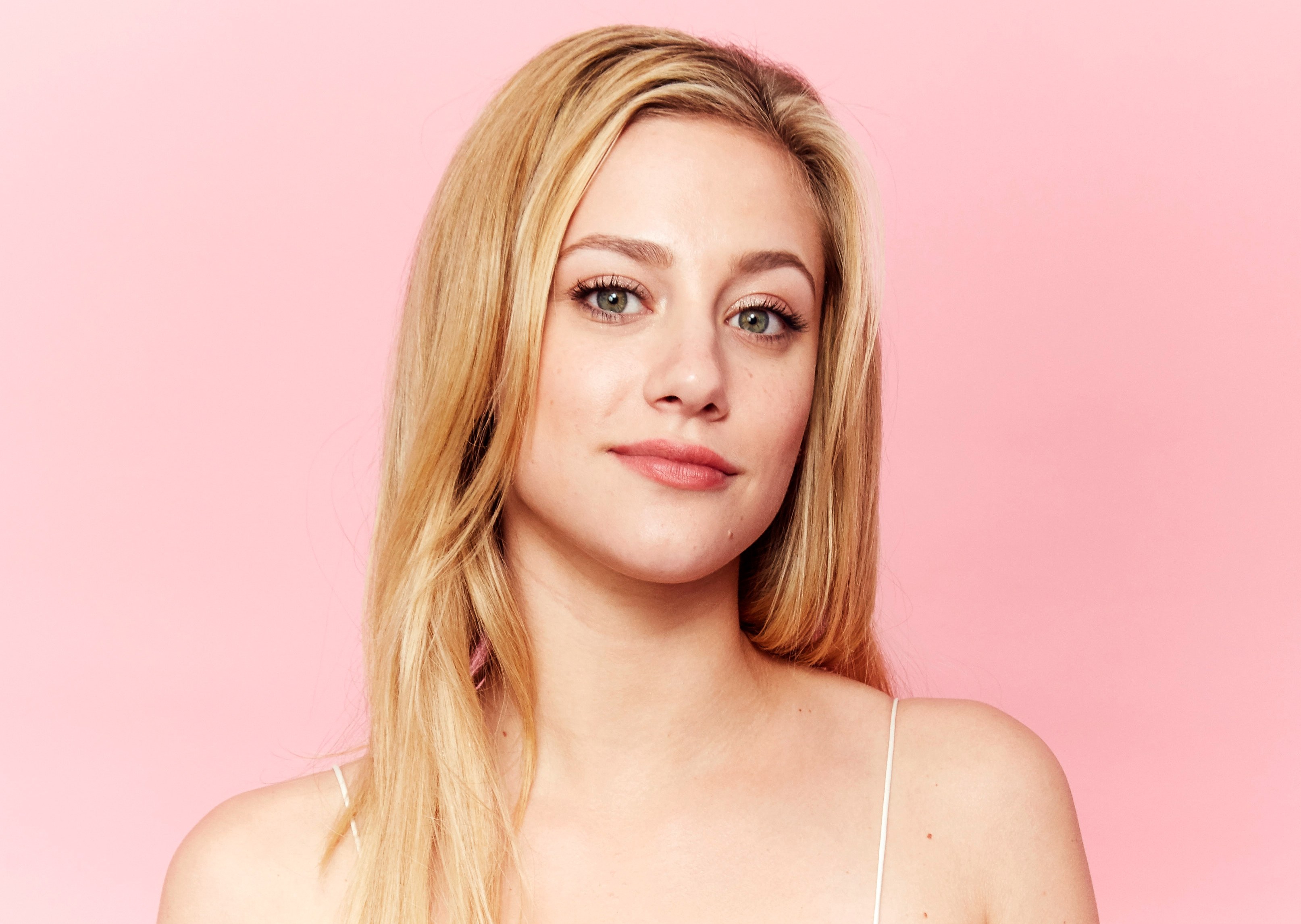 Blonde Lili Reinhart Wallpapers