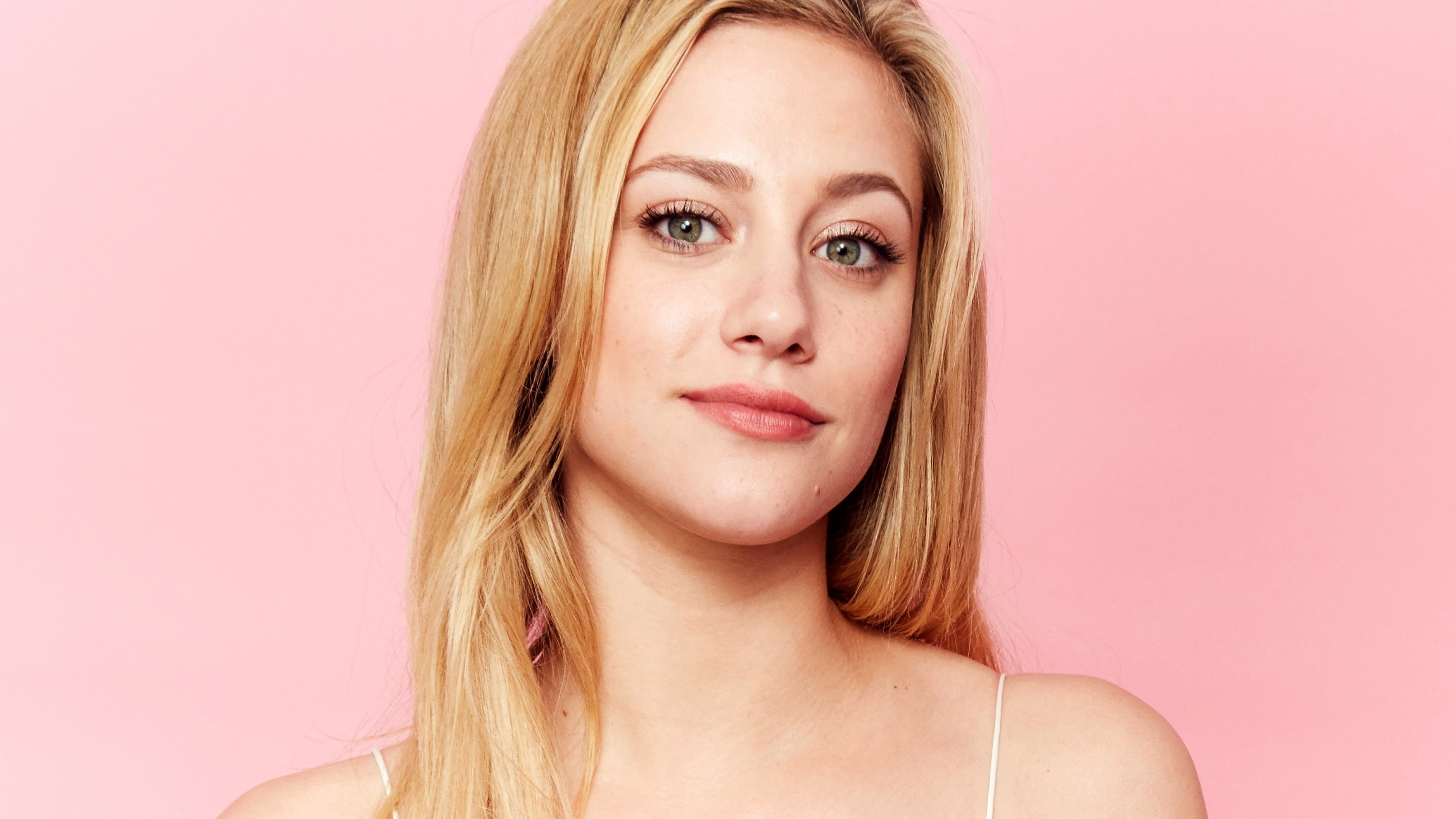 Blonde Lili Reinhart Wallpapers