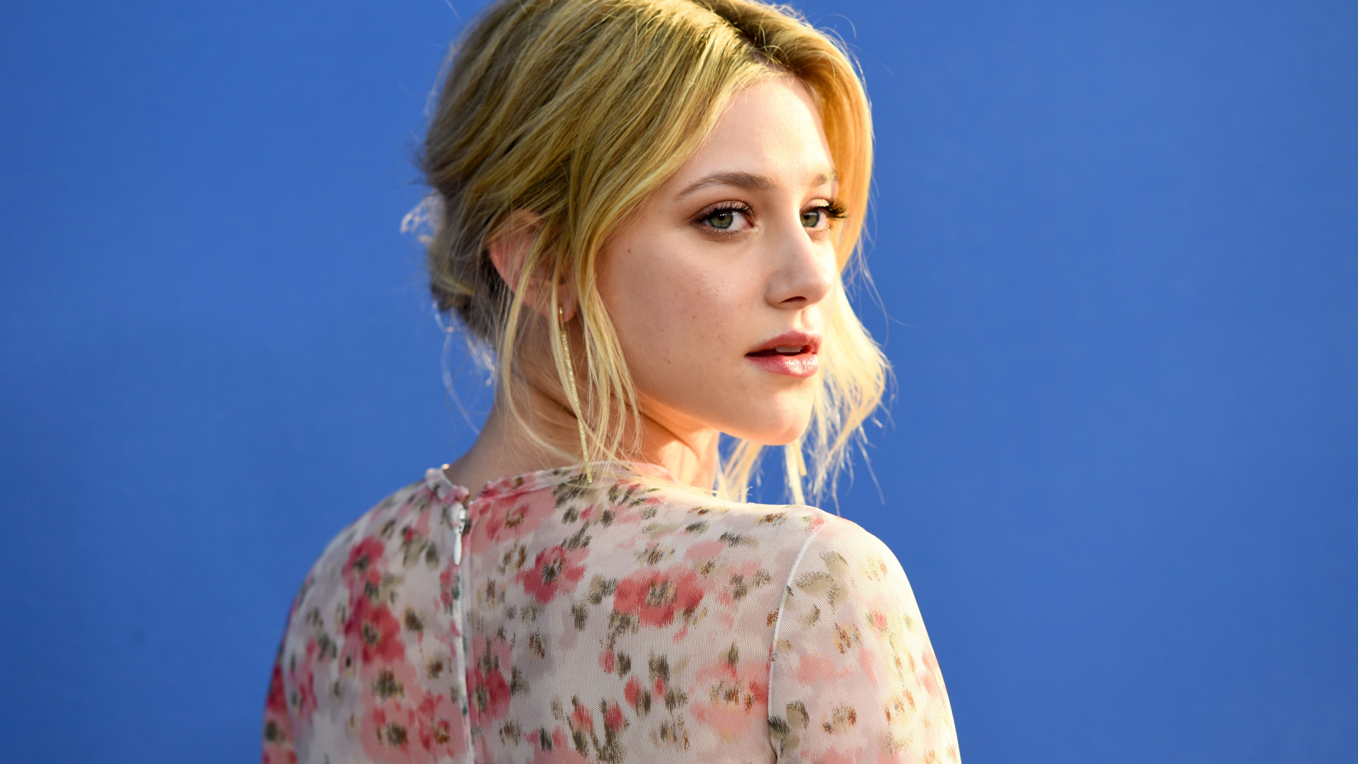 Blonde Lili Reinhart Wallpapers