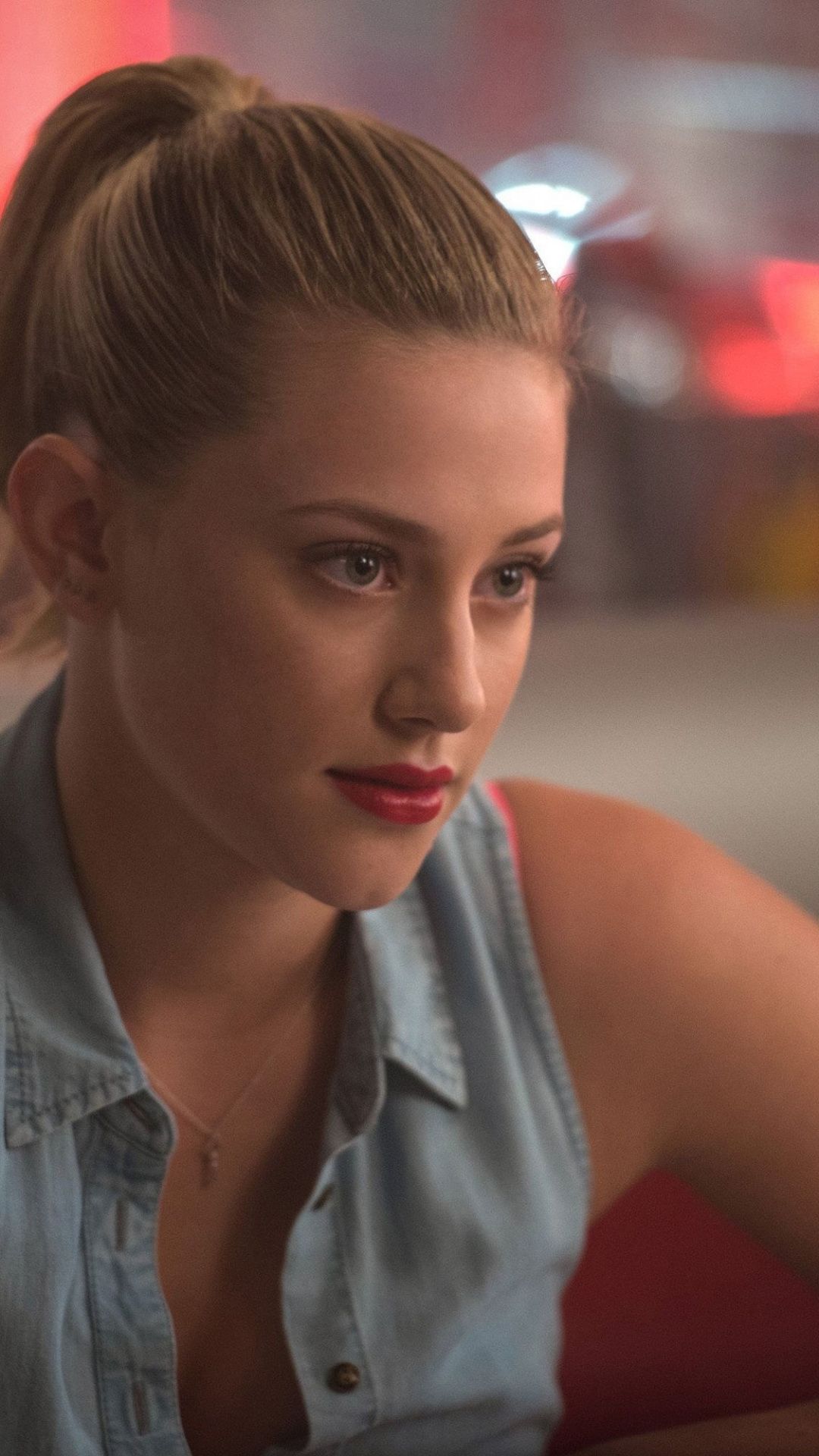 Blonde Lili Reinhart Wallpapers