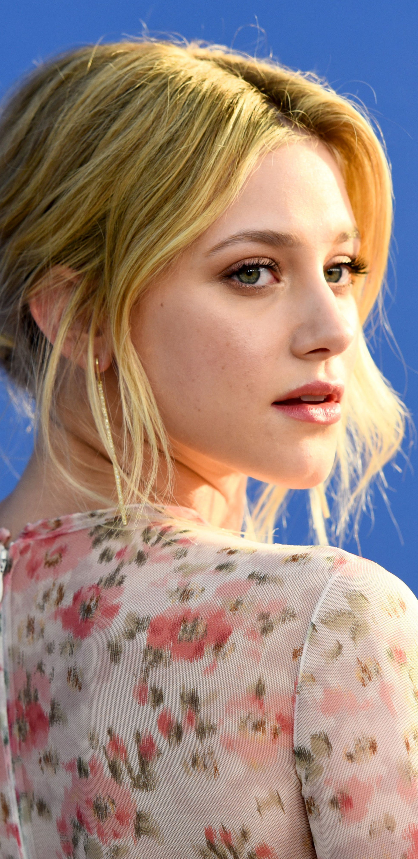 Blonde Lili Reinhart Wallpapers