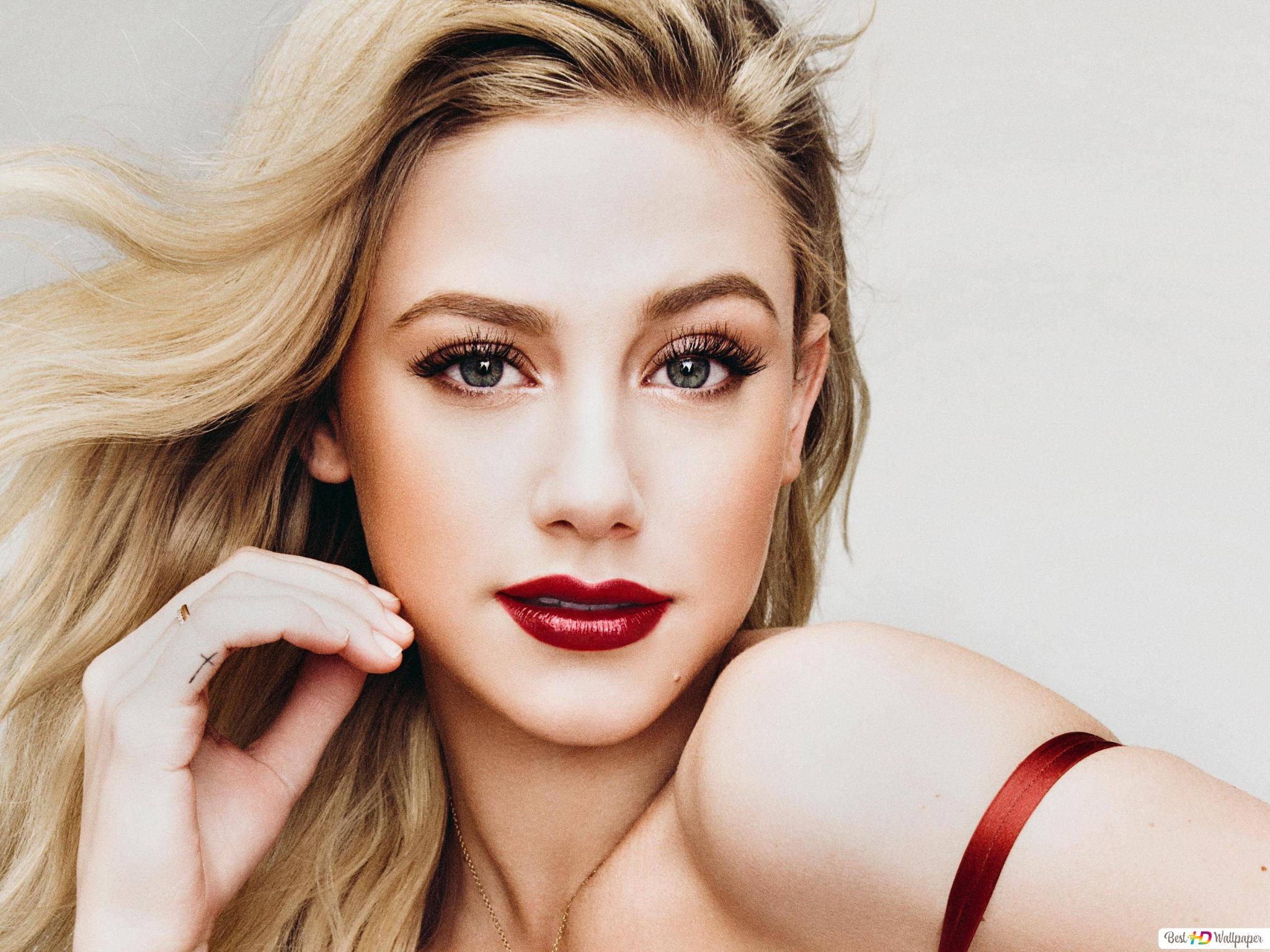 Blonde Lili Reinhart Wallpapers