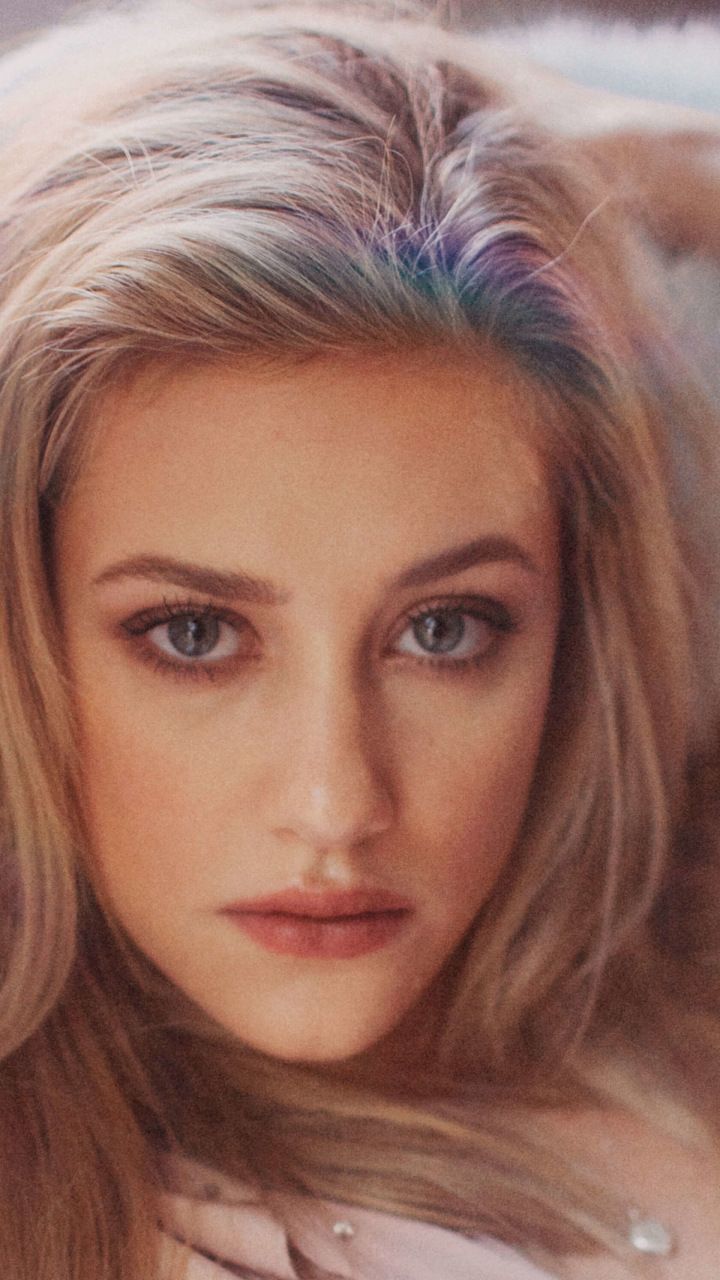 Blonde Lili Reinhart Wallpapers