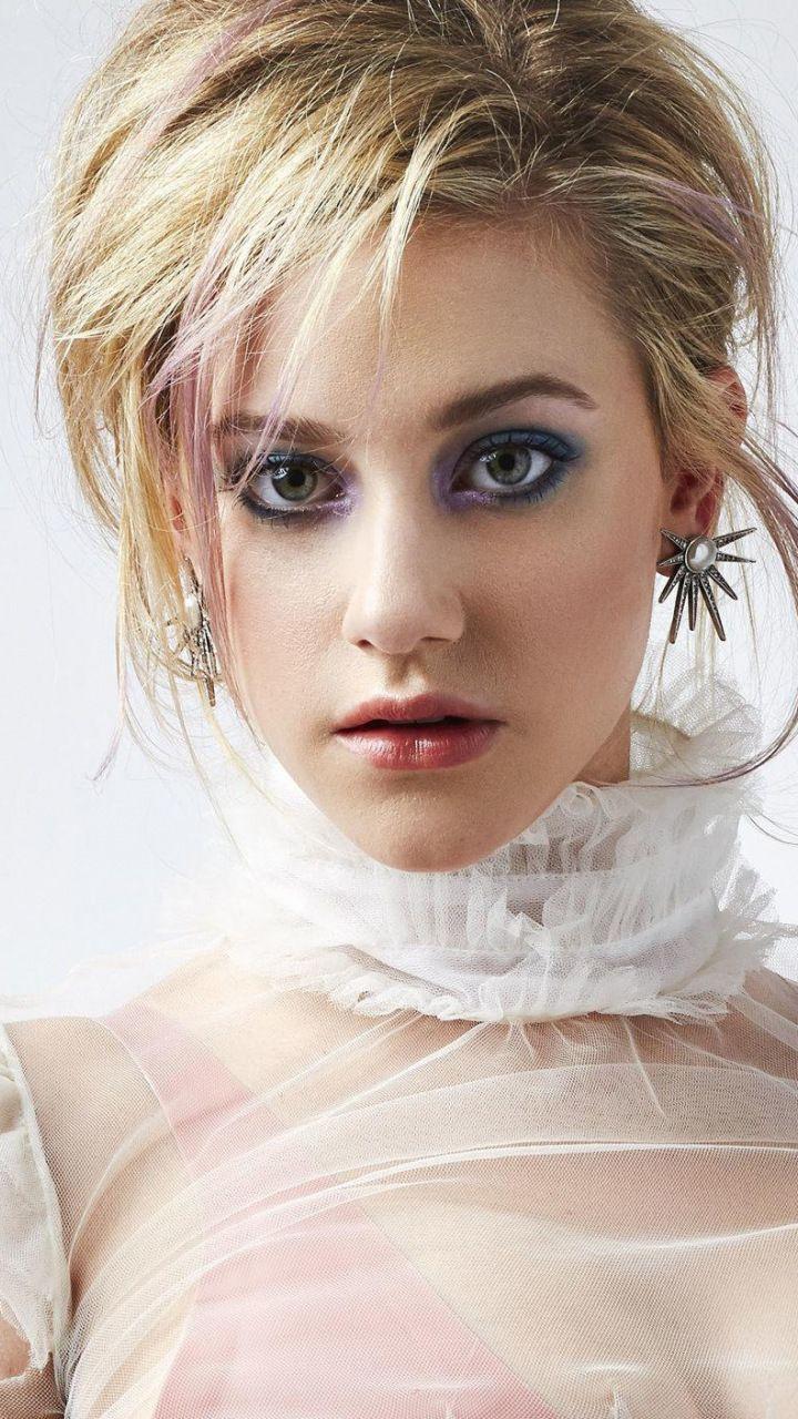 Blonde Lili Reinhart Wallpapers