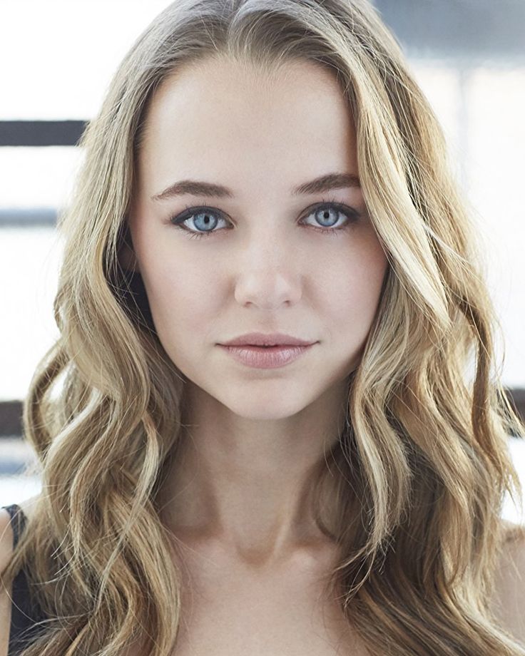 Blonde Madison Iseman Long Hair Wallpapers