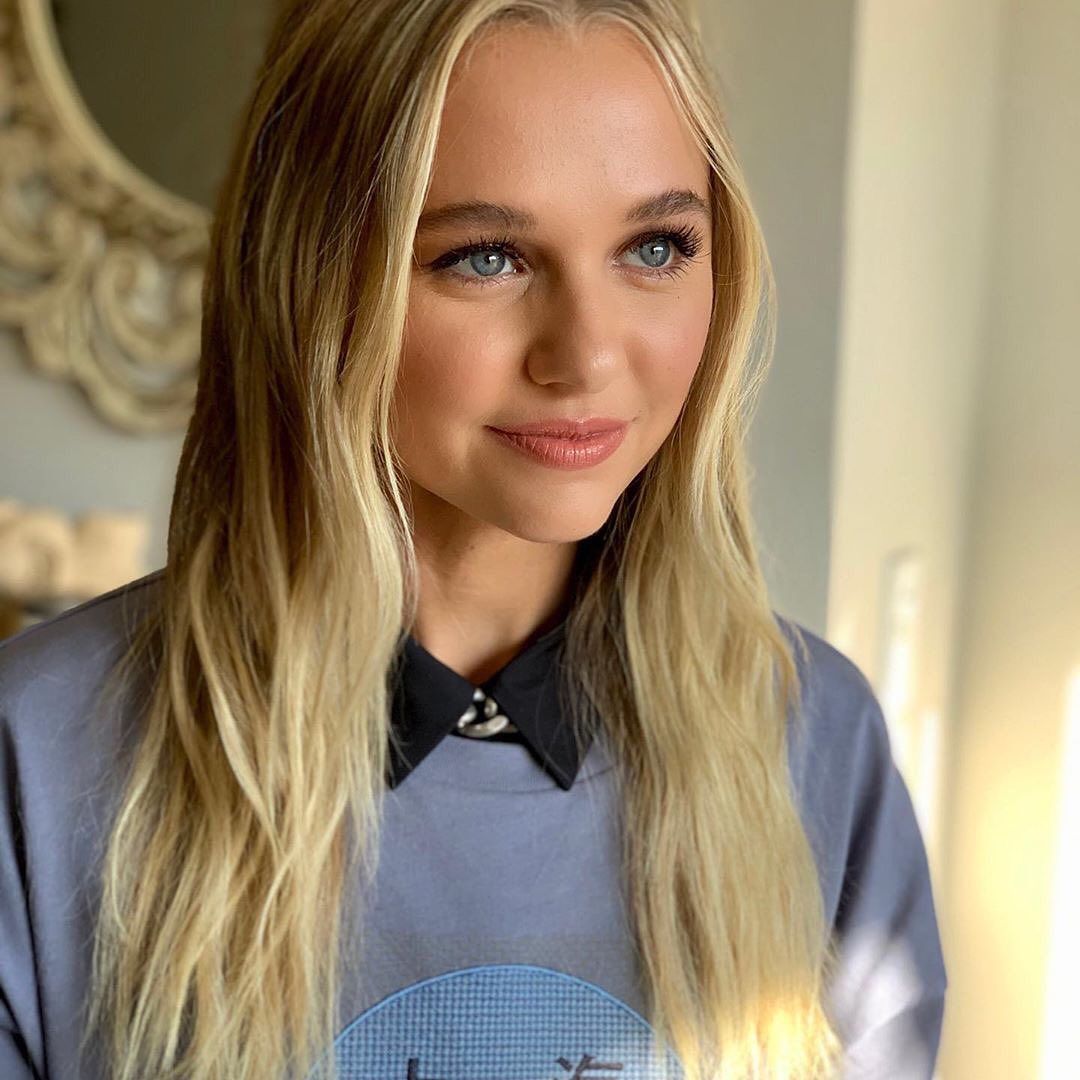 Blonde Madison Iseman Long Hair Wallpapers