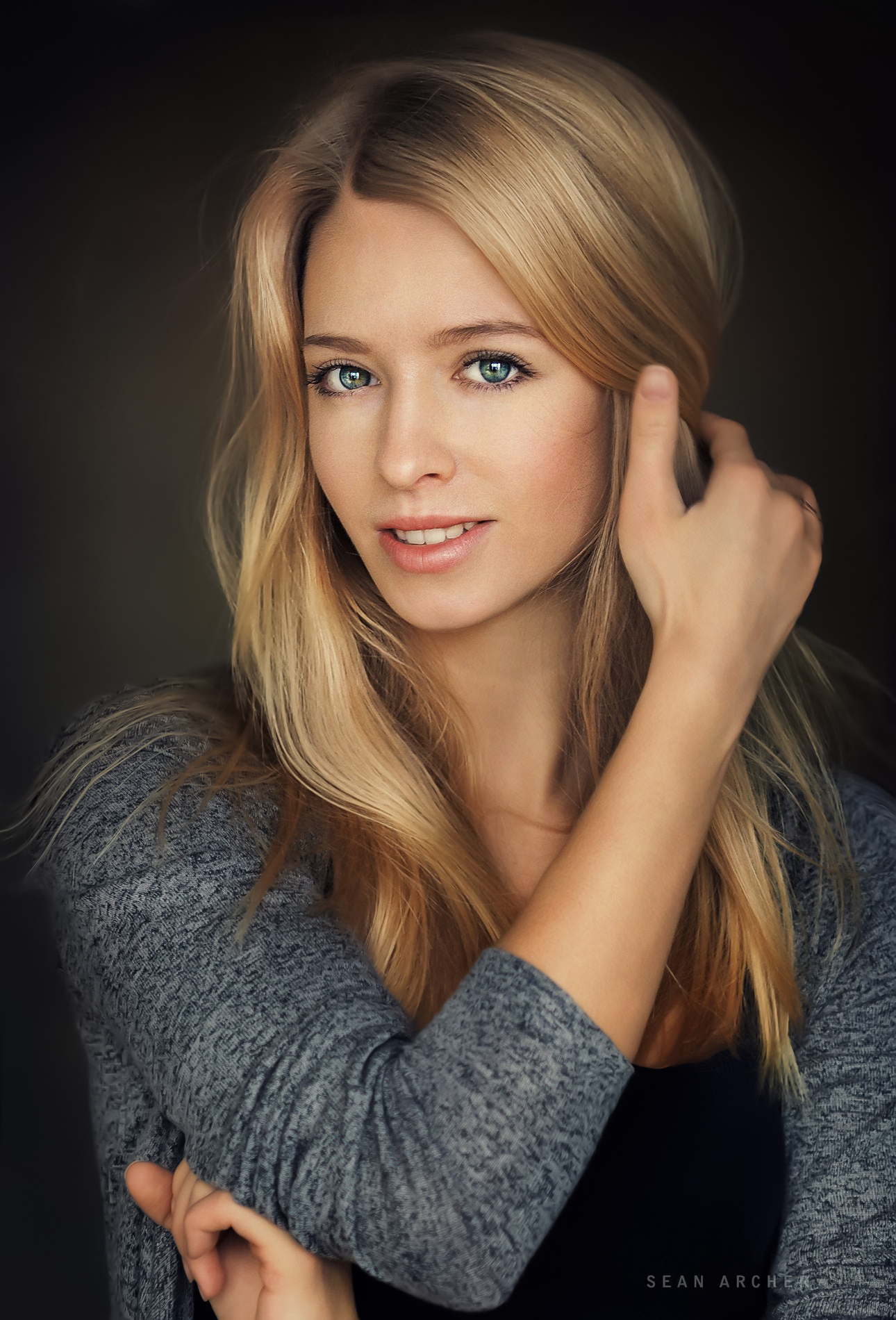 Blonde Madison Iseman Long Hair Wallpapers