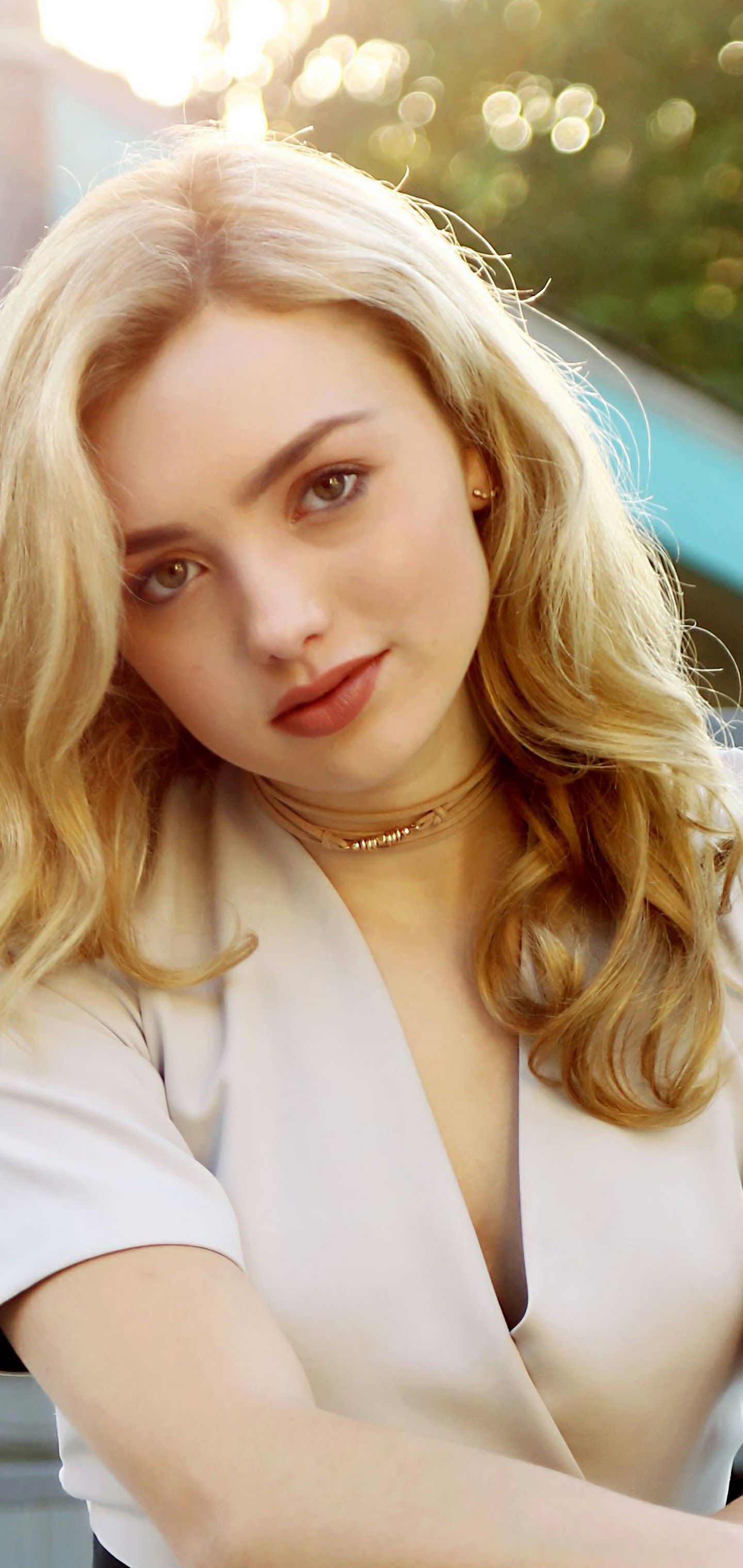 Blonde Peyton List Face Wallpapers