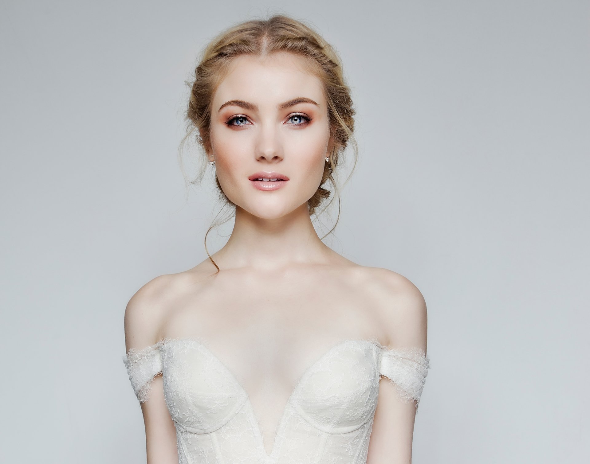 Blonde Skyler Samuels Wallpapers