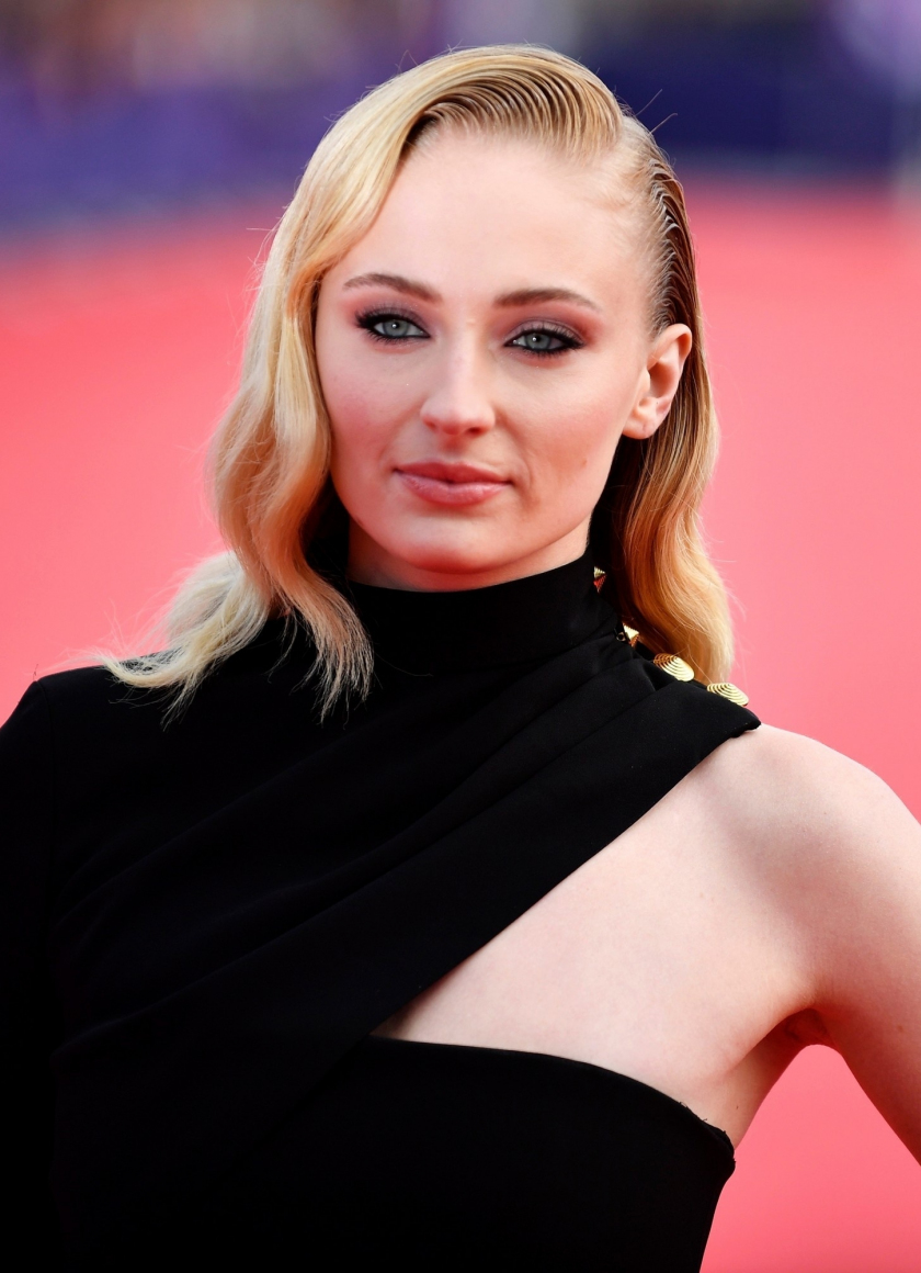 Blonde Sophie Turner Wallpapers