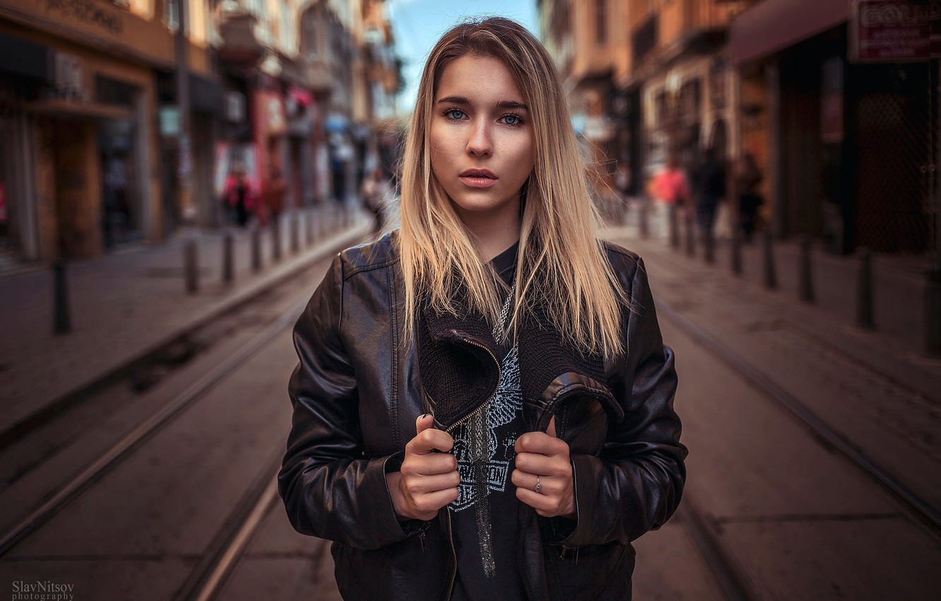 Blonde Women Street Portrait Wallpapers