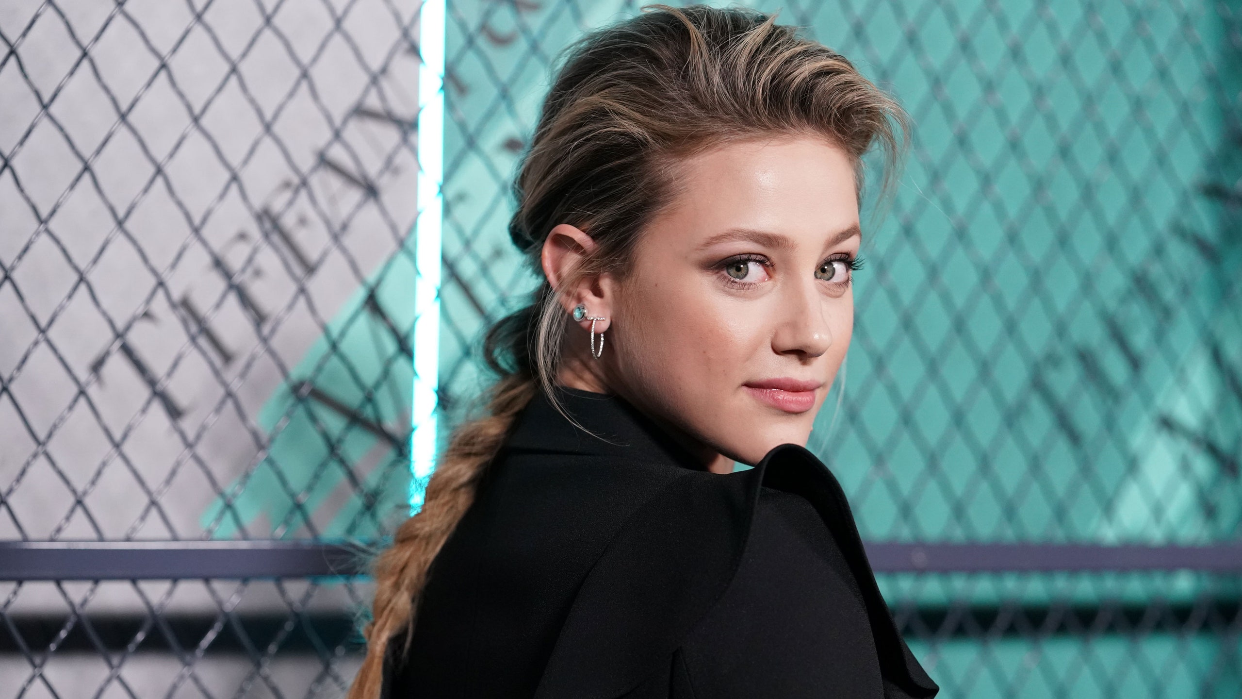 Blong Lili Reinhart Face Wallpapers