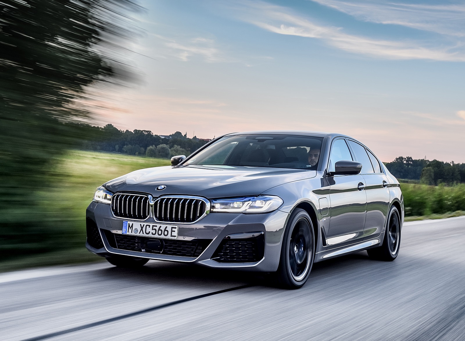 Bmw 545E Plug-In Hybrid M Sport Wallpapers