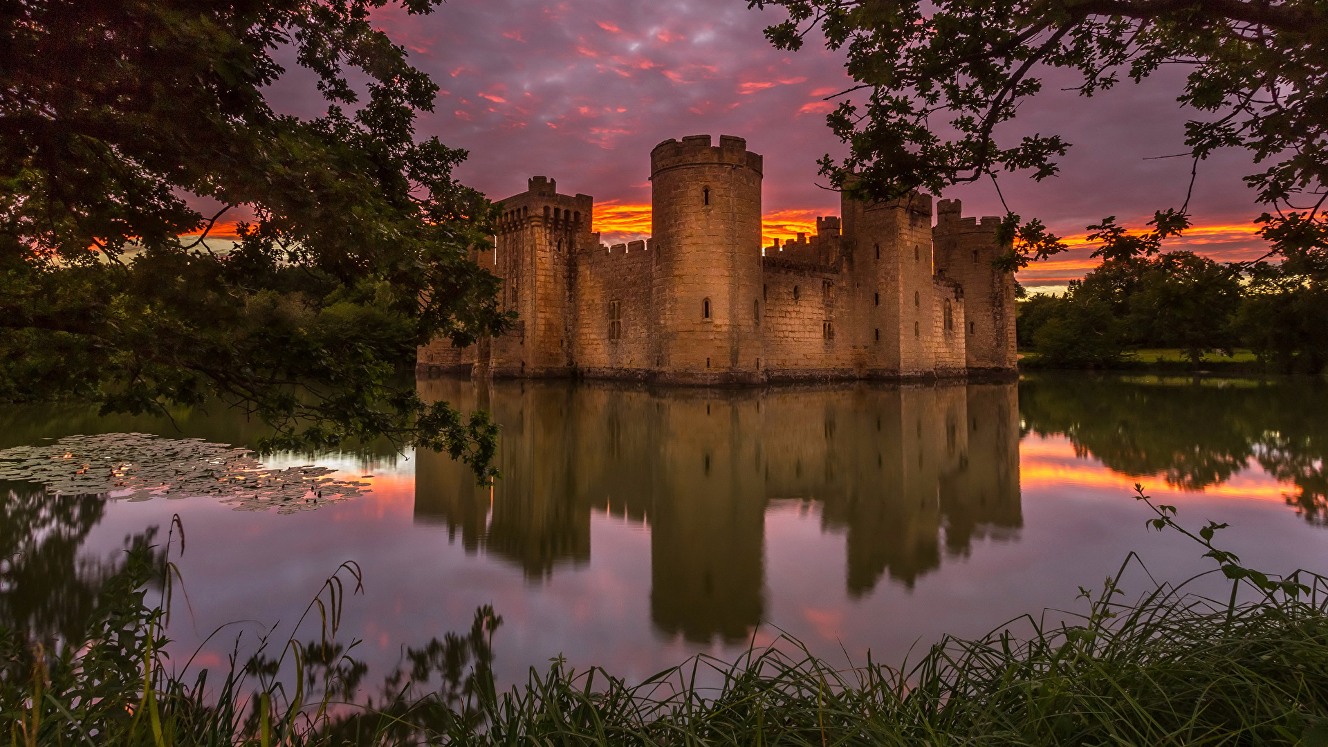 Bodiam Castle Wallpapers