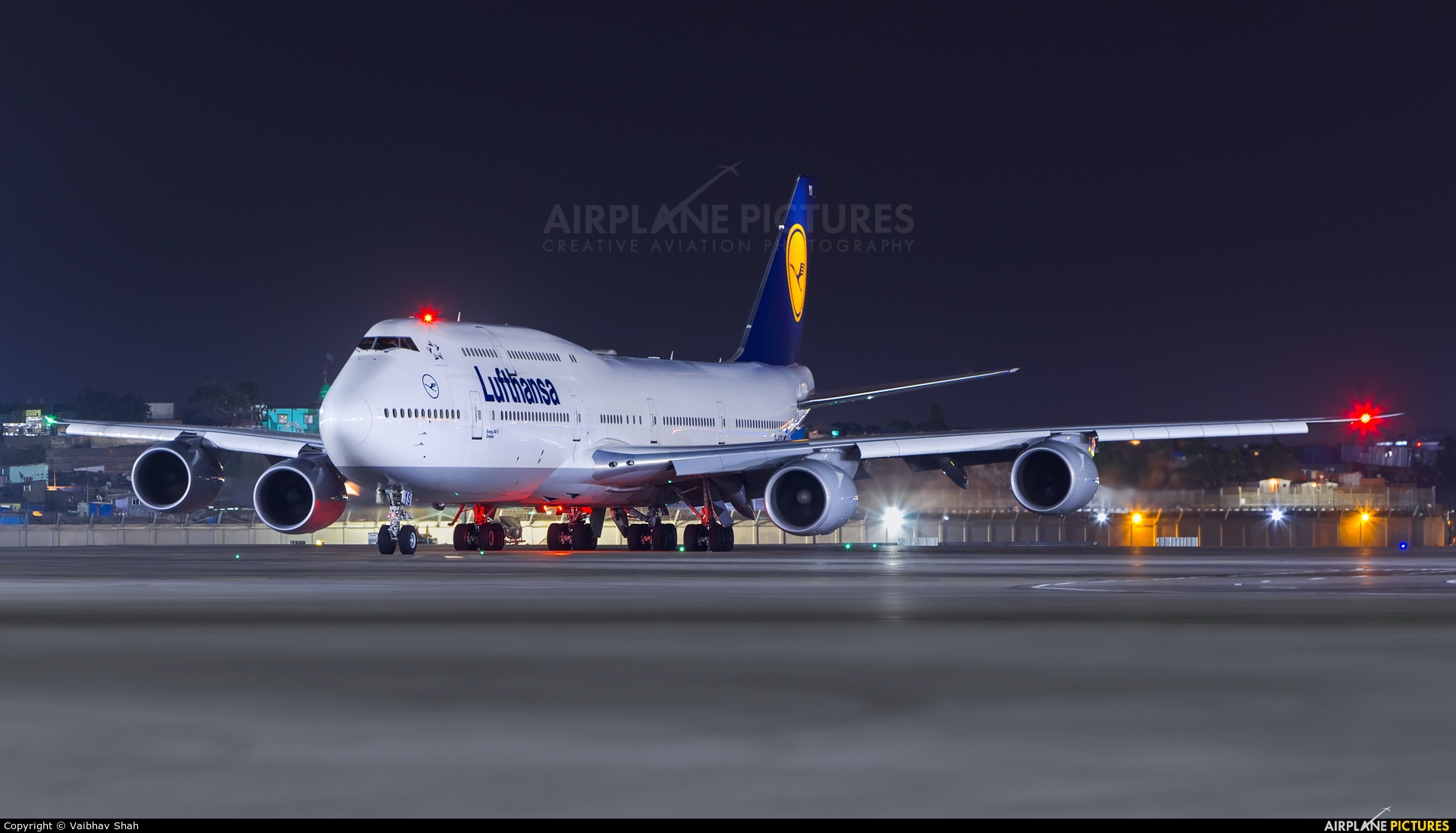 Boeing 747-8 Wallpapers