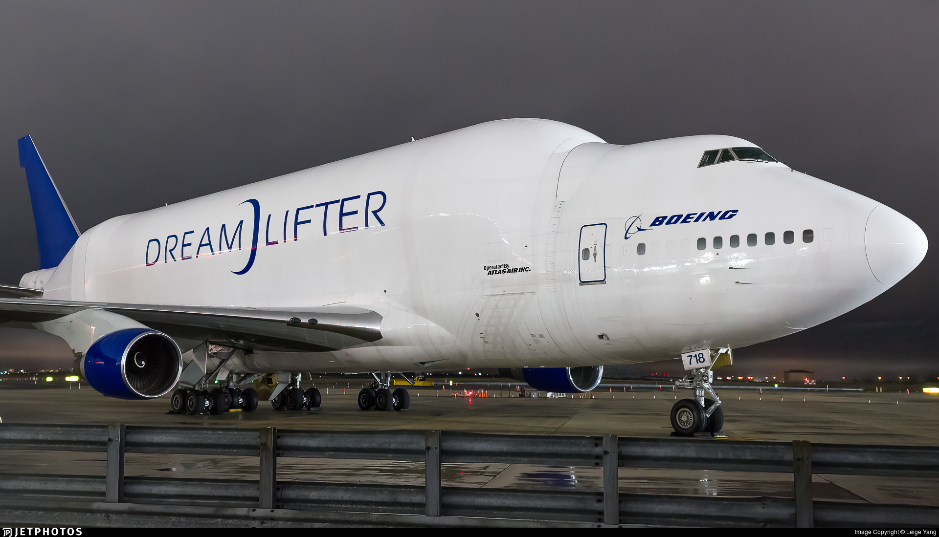 Boeing 747 Dreamlifter Wallpapers