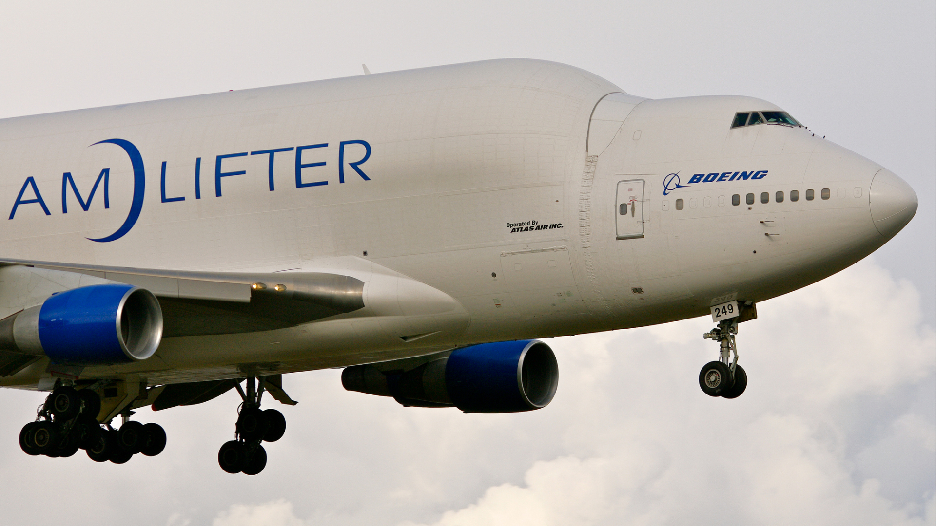 Boeing 747 Dreamlifter Wallpapers