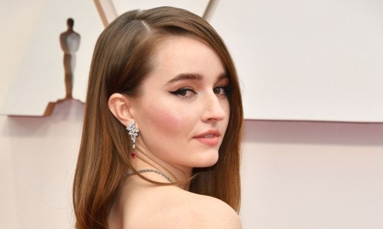 Booksmart Actress Kaitlyn Dever Wallpapers