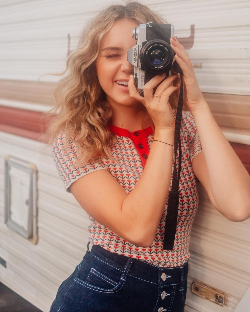 Brec Bassinger Actress Wallpapers