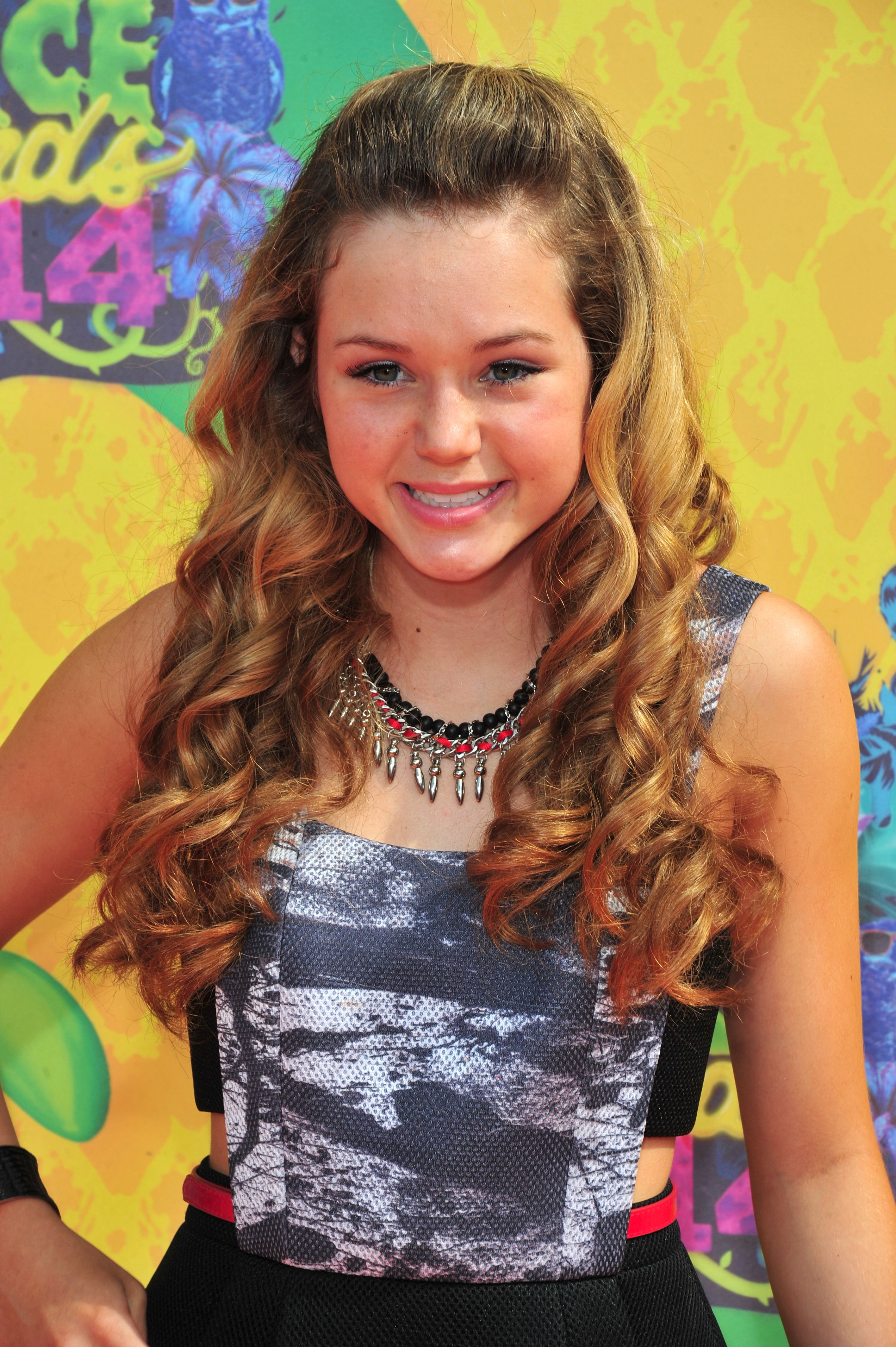 Brec Bassinger Face Wallpapers