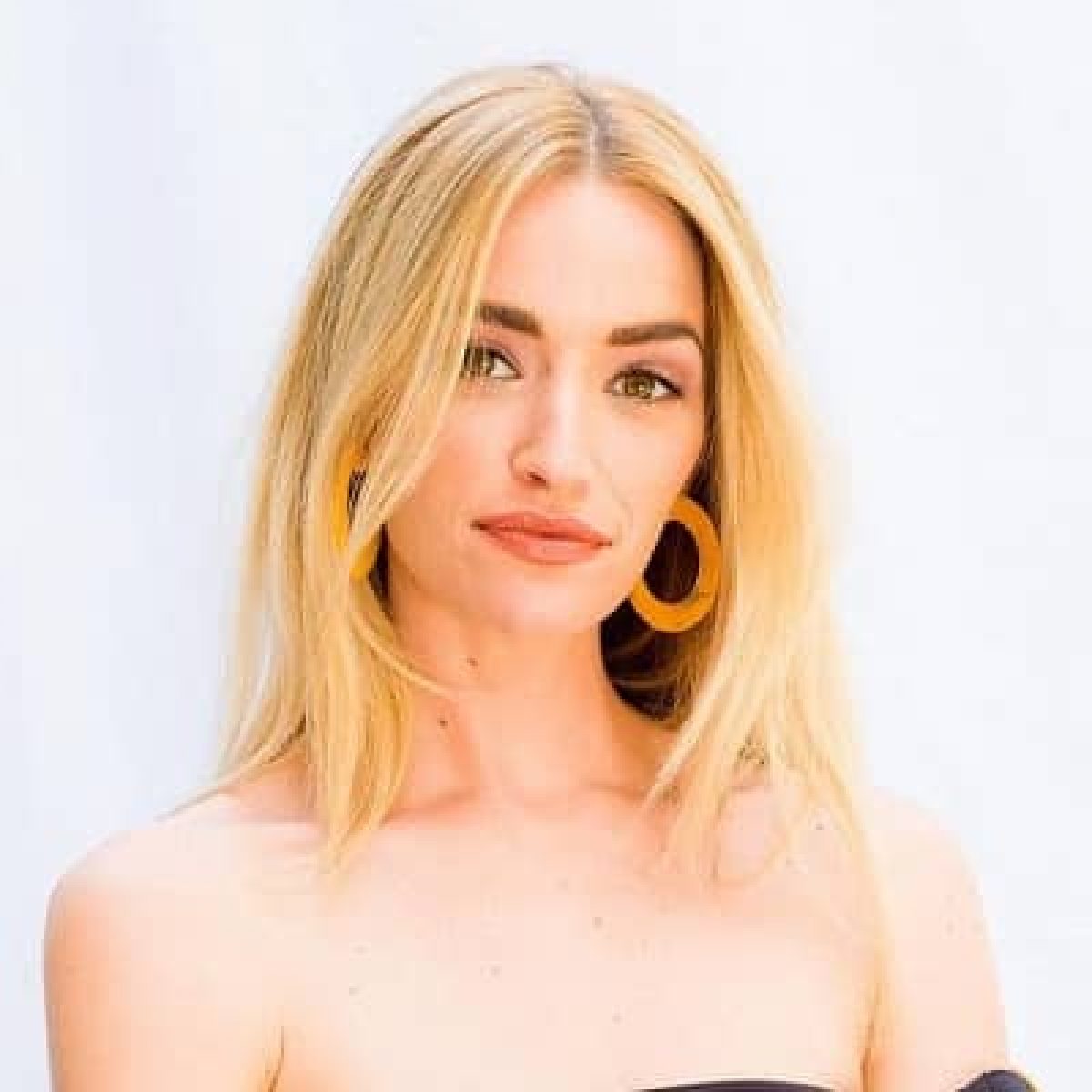 Brianne Howey Wallpapers