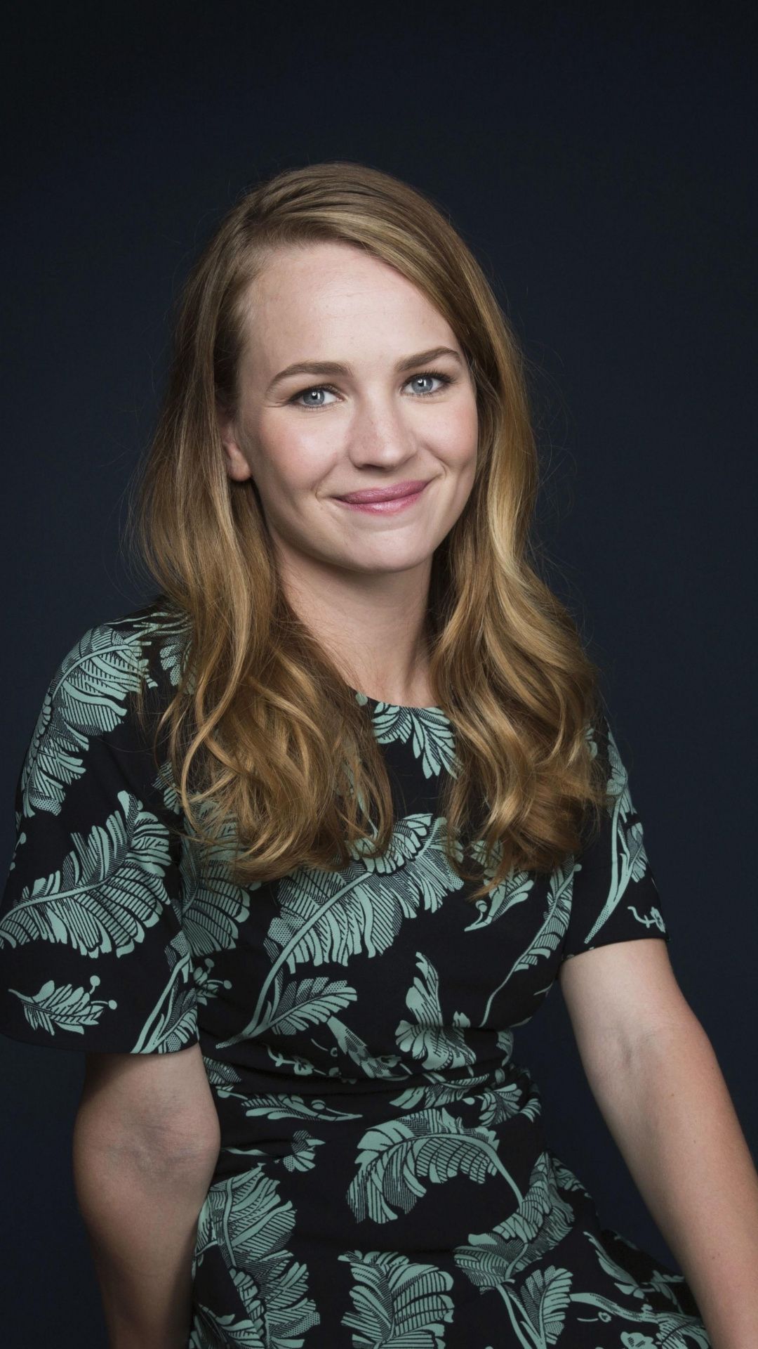 Britt Robertson Actress 2018 Wallpapers