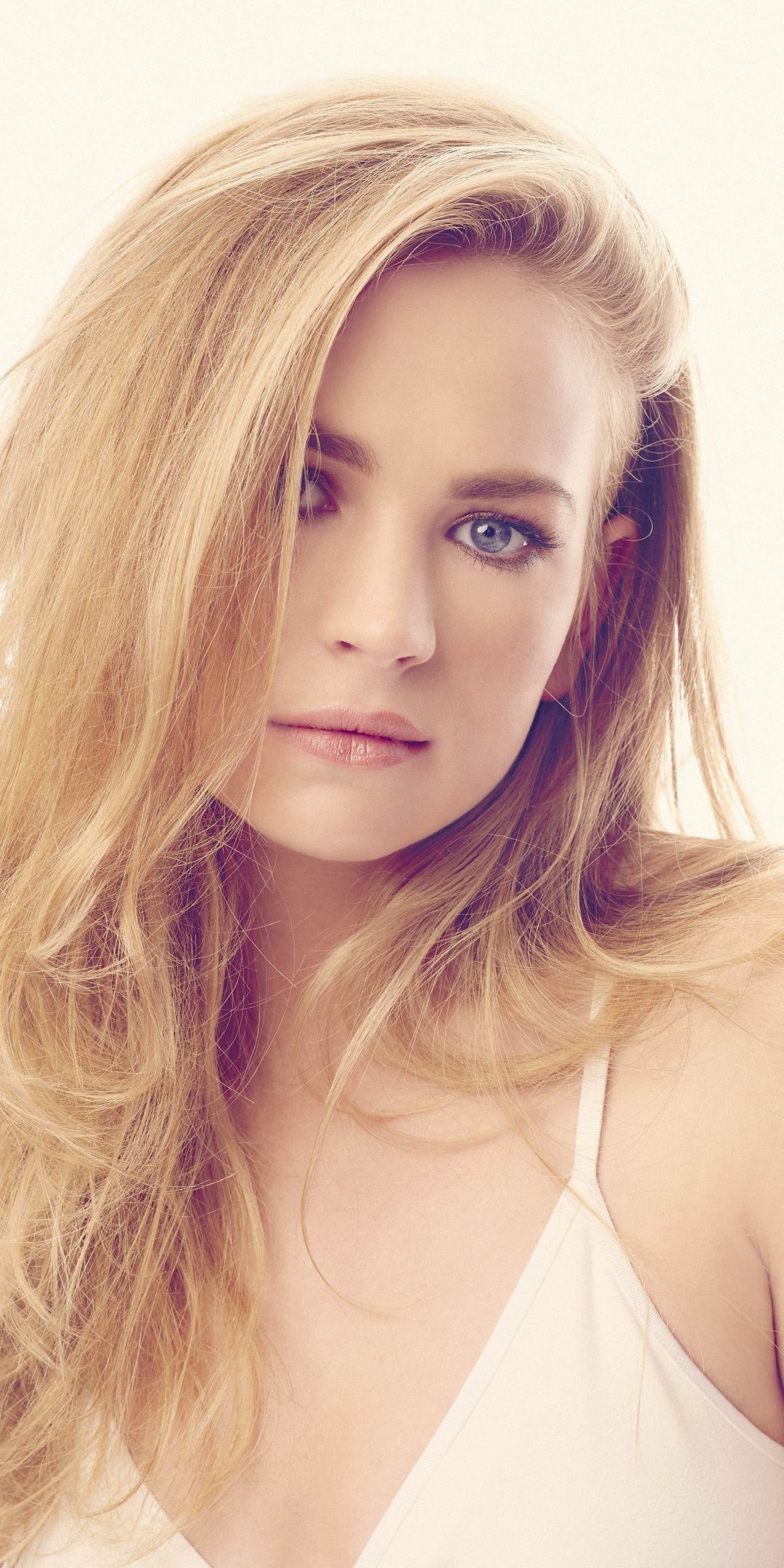 Britt Robertson Actress 2018 Wallpapers