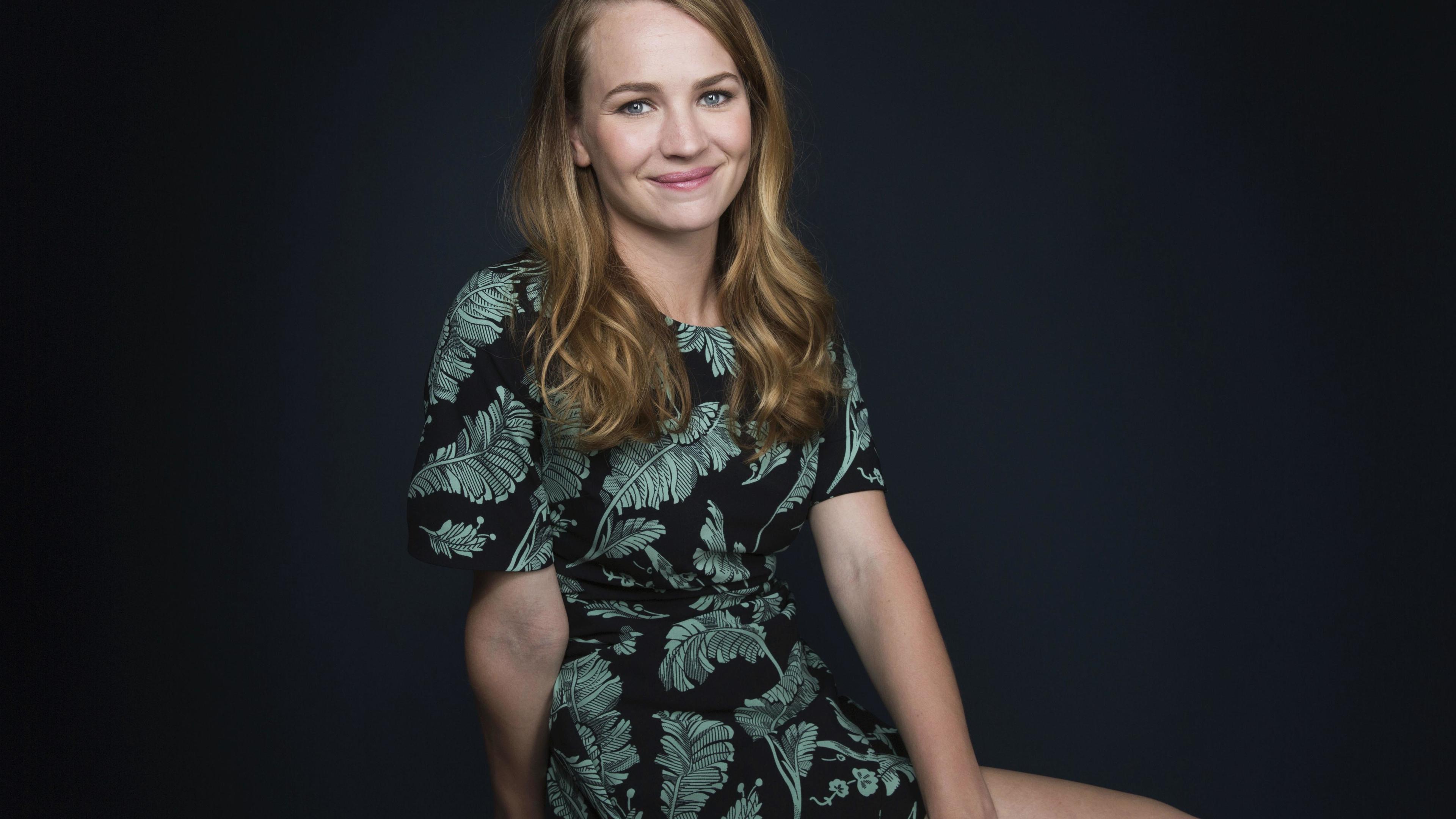 Britt Robertson Actress 2018 Wallpapers