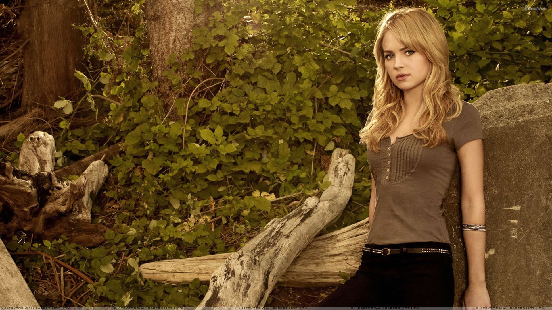 Britt Robertson Wallpapers