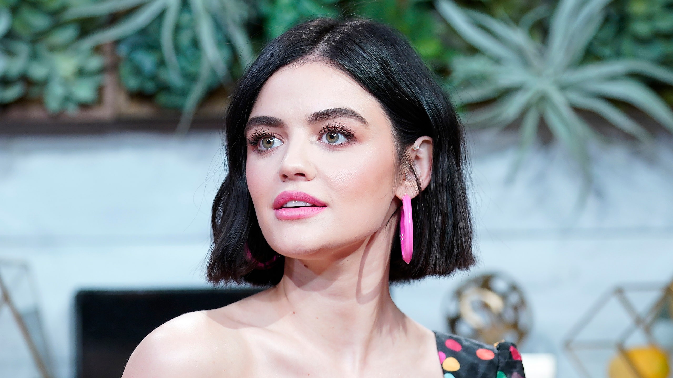 Brunette Lucy Hale Short Hair Wallpapers