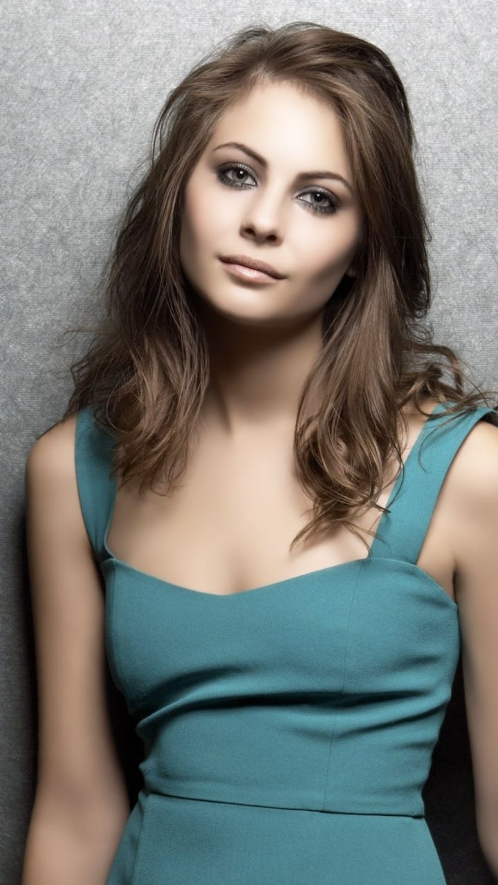 Brunette Willa Holland American Actress Wallpapers