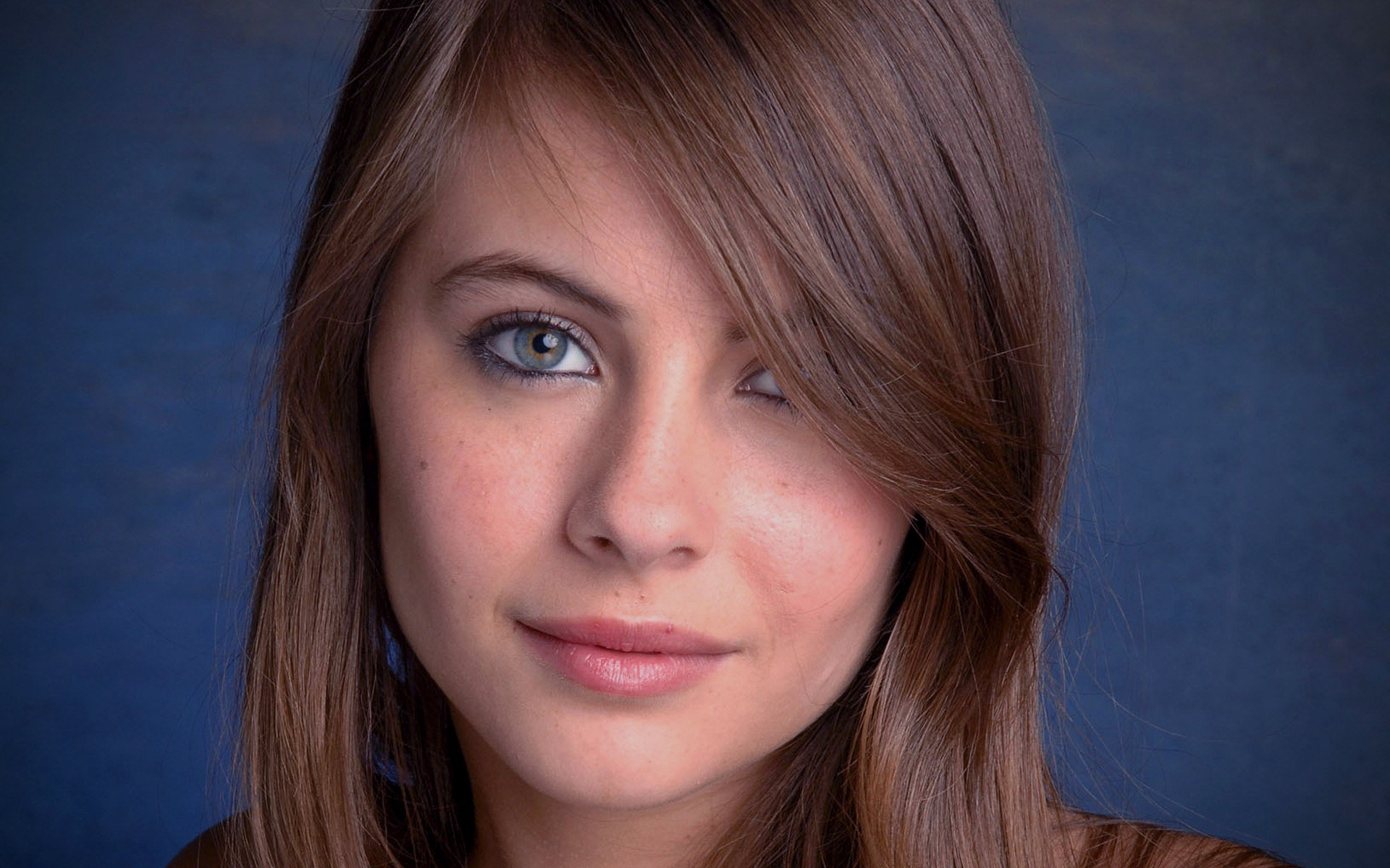 Brunette Willa Holland American Wallpapers