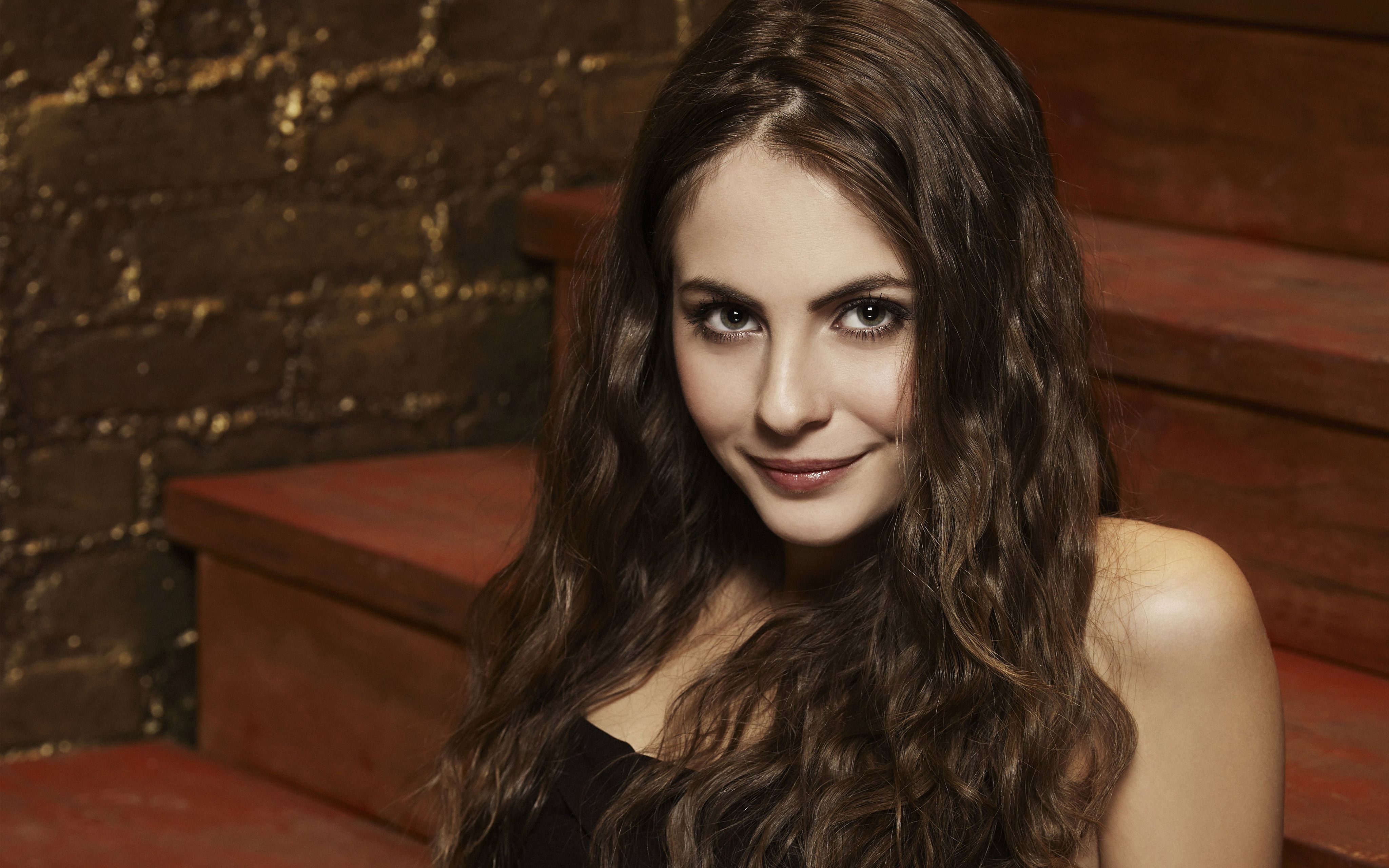 Brunette Willa Holland American Wallpapers