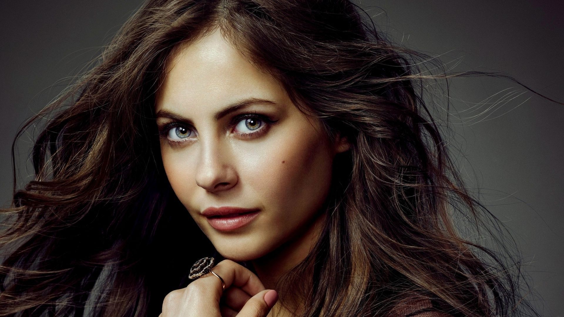 Brunette Willa Holland American Wallpapers