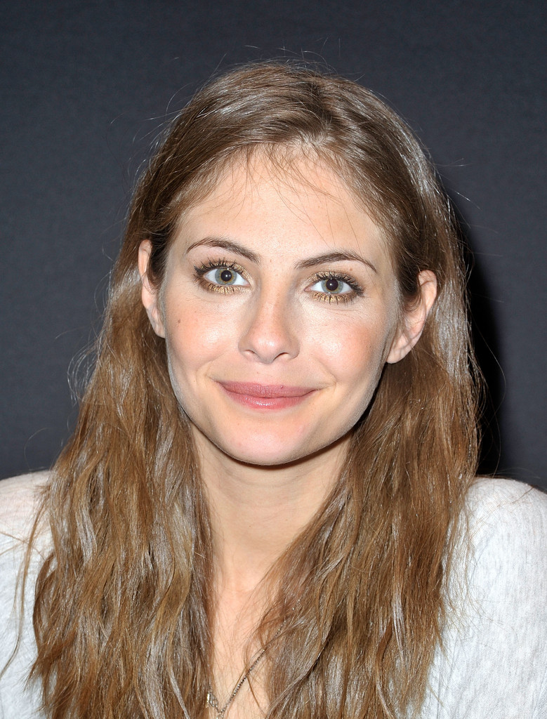 Brunette Willa Holland American Wallpapers