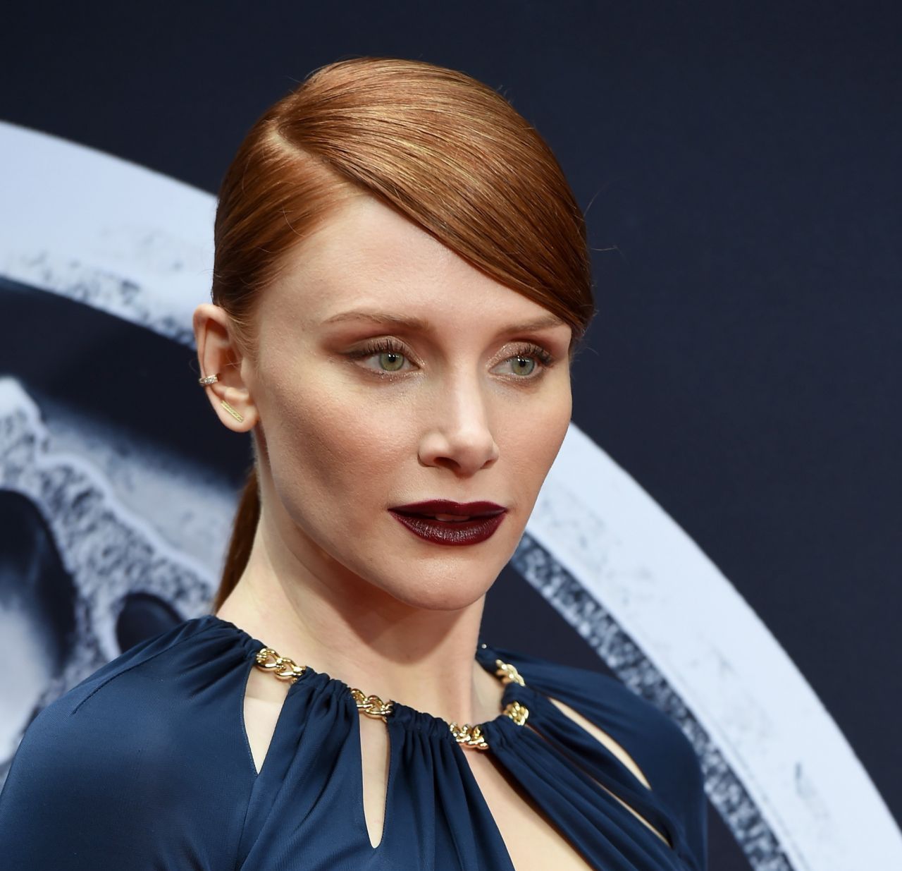 Bryce Dallas Howard In Jurassic World 2018 Wallpapers