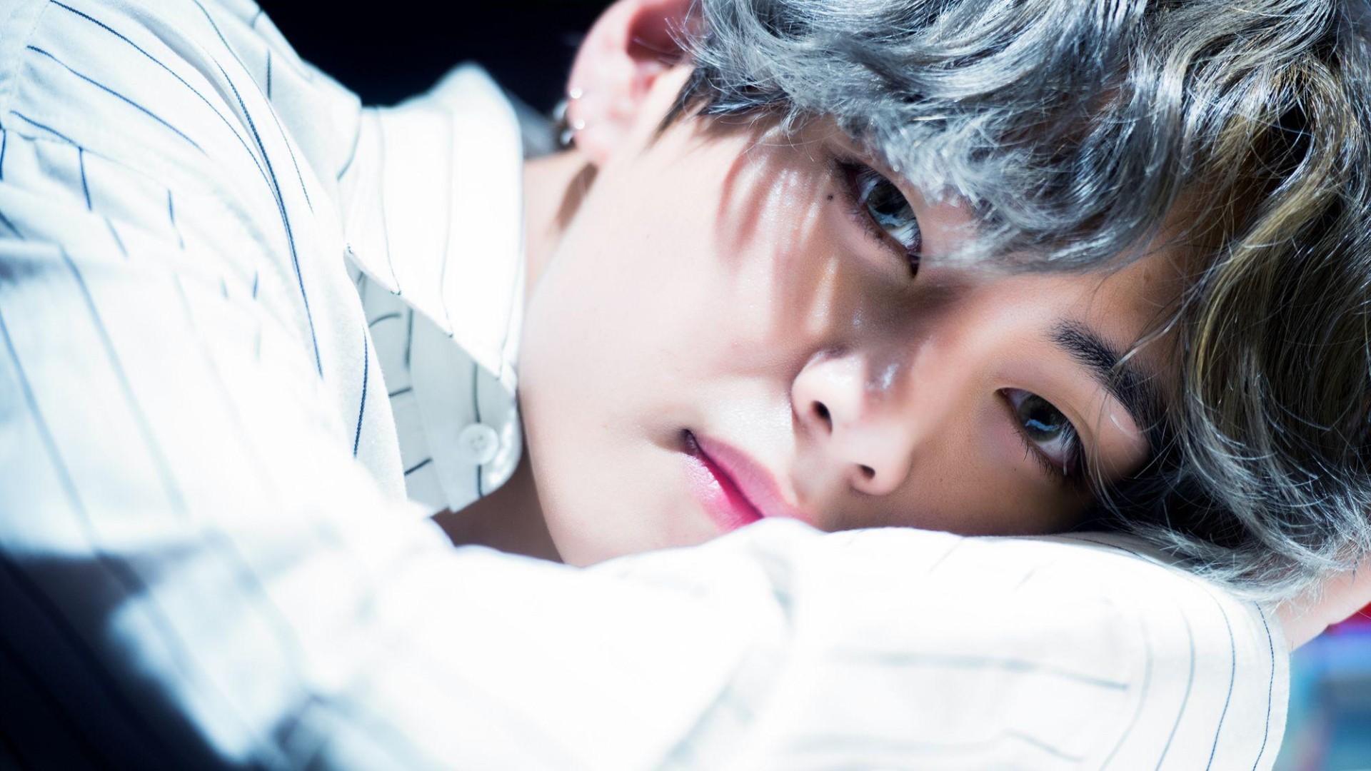 Bts V Cute Photos Wallpapers