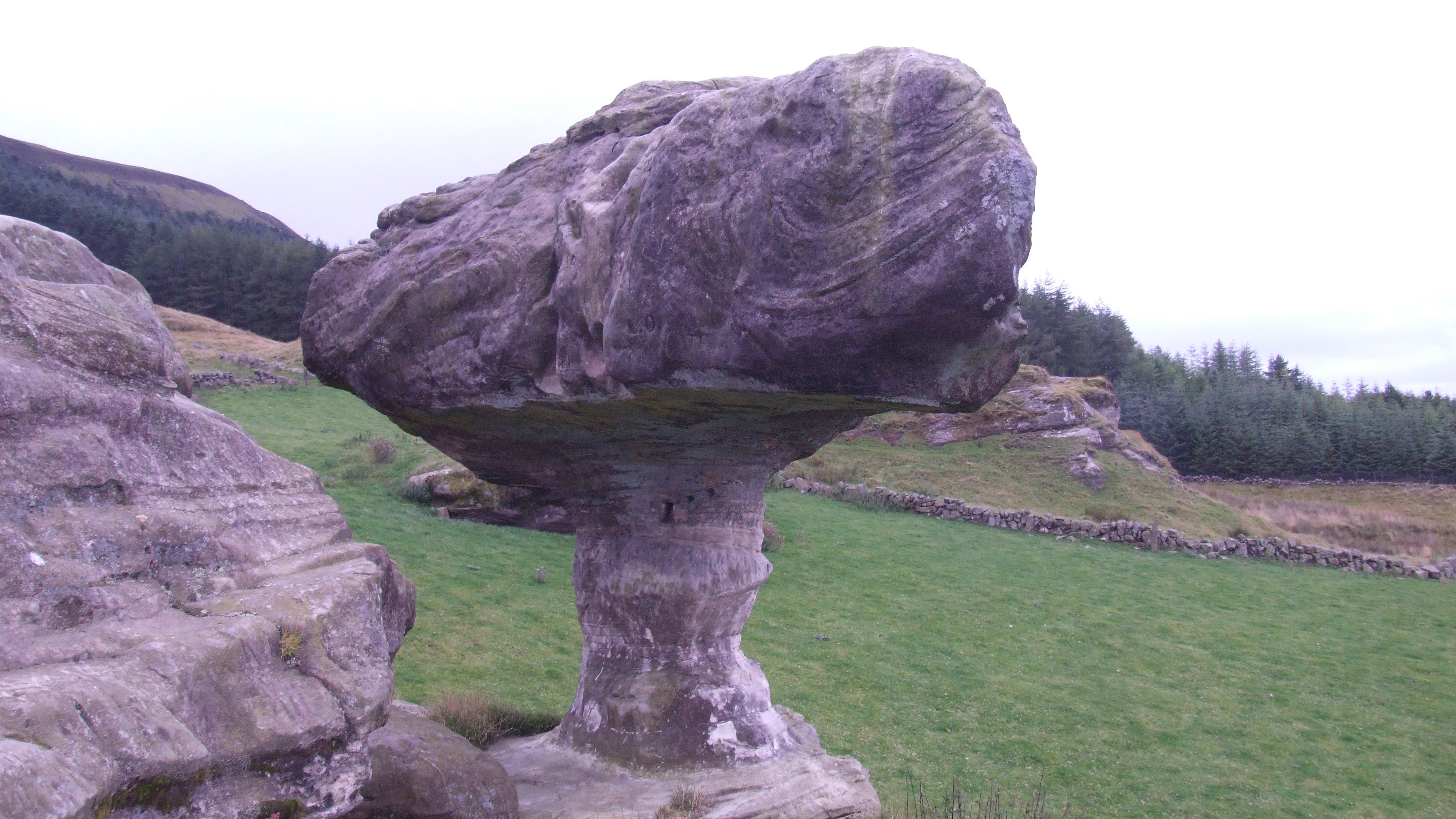 Bunnet Stane Wallpapers