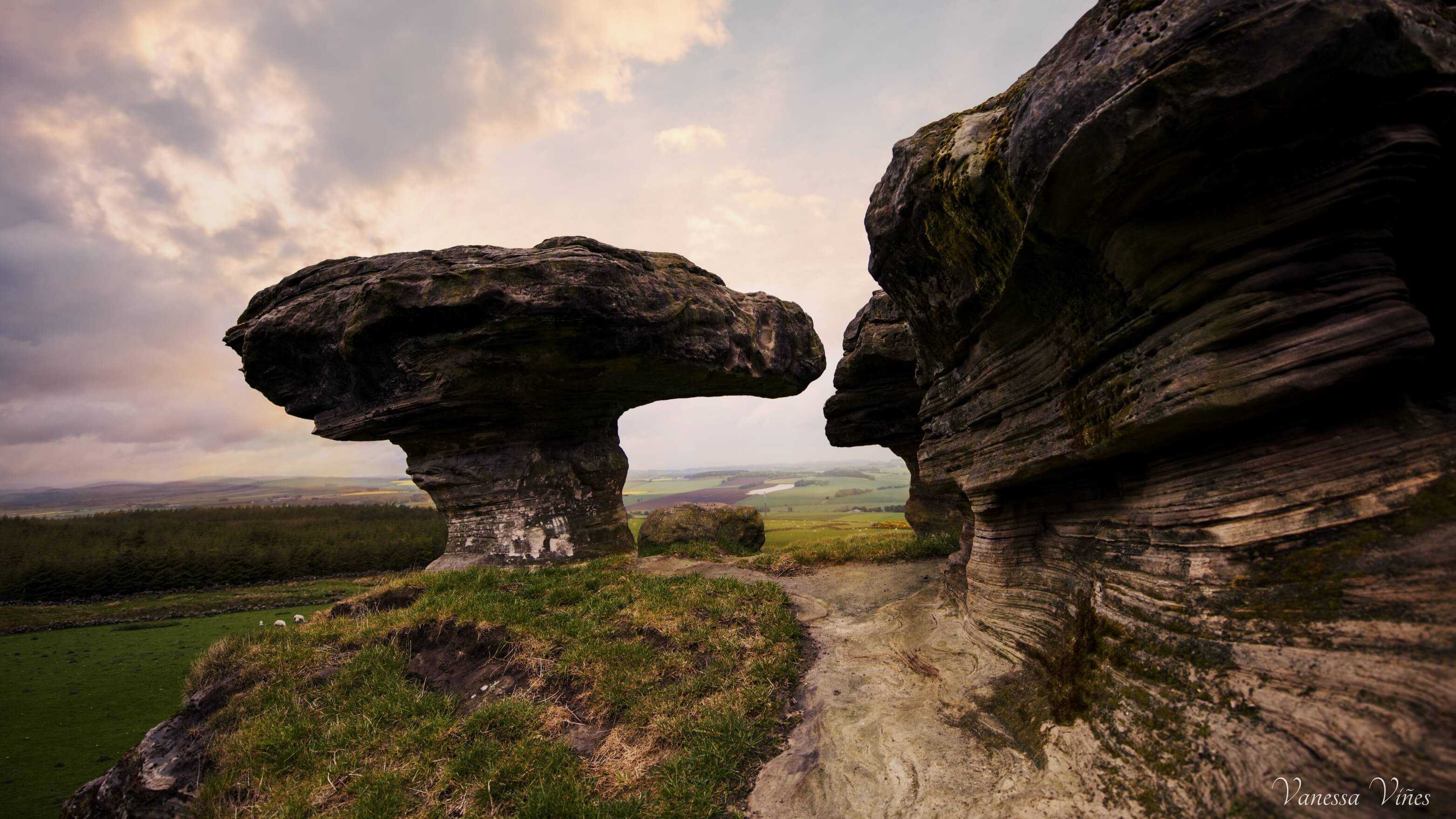 Bunnet Stane Wallpapers