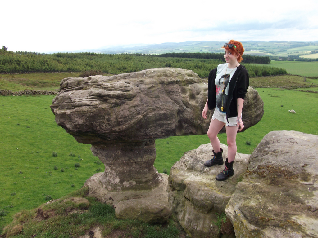 Bunnet Stane Wallpapers